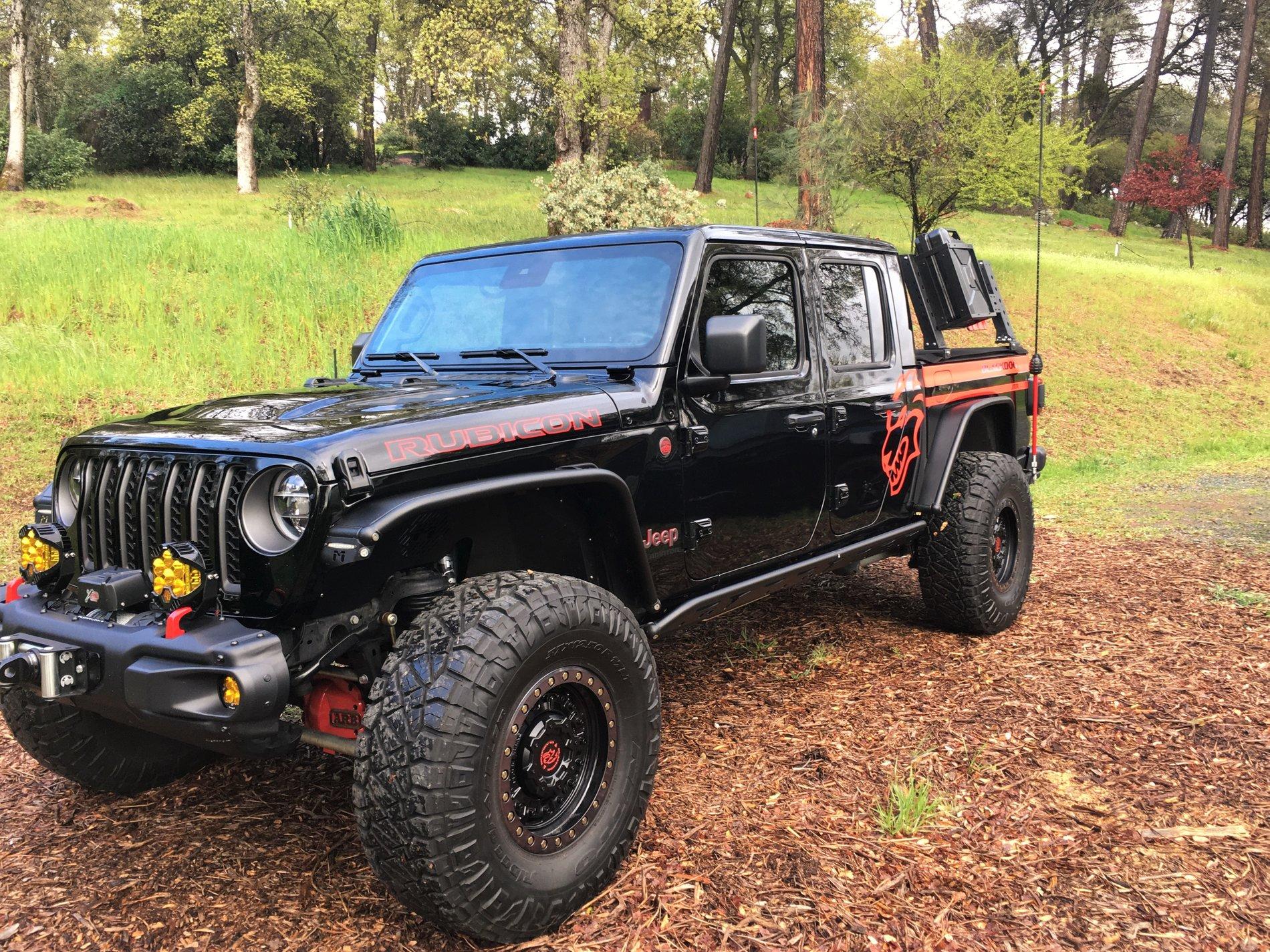 Jeep Gladiator BLACK Gladiator JT Club BD2.JPG