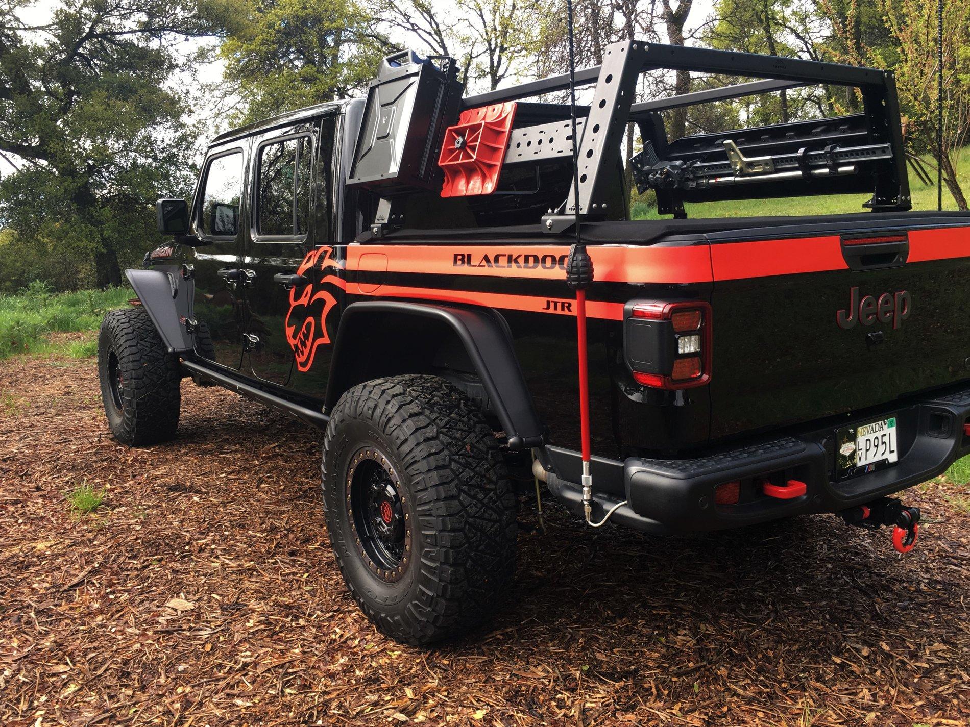 Jeep Gladiator BLACK Gladiator JT Club BD3.JPG