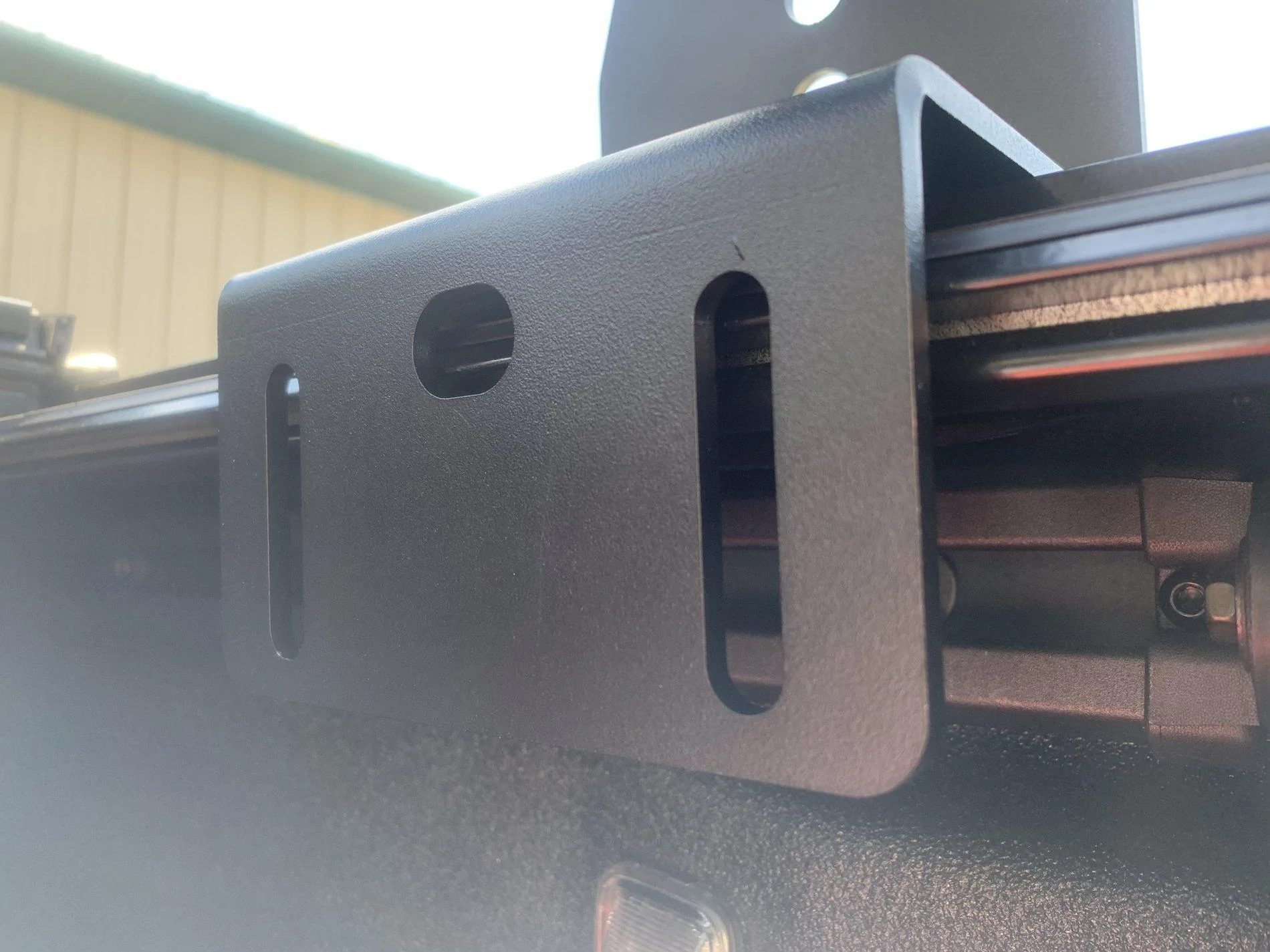 Jeep Gladiator MaxMod/Voodoo Crossbar Problem Tonneau EDAF3933-811E-438E-A2DF-AE924BC96038