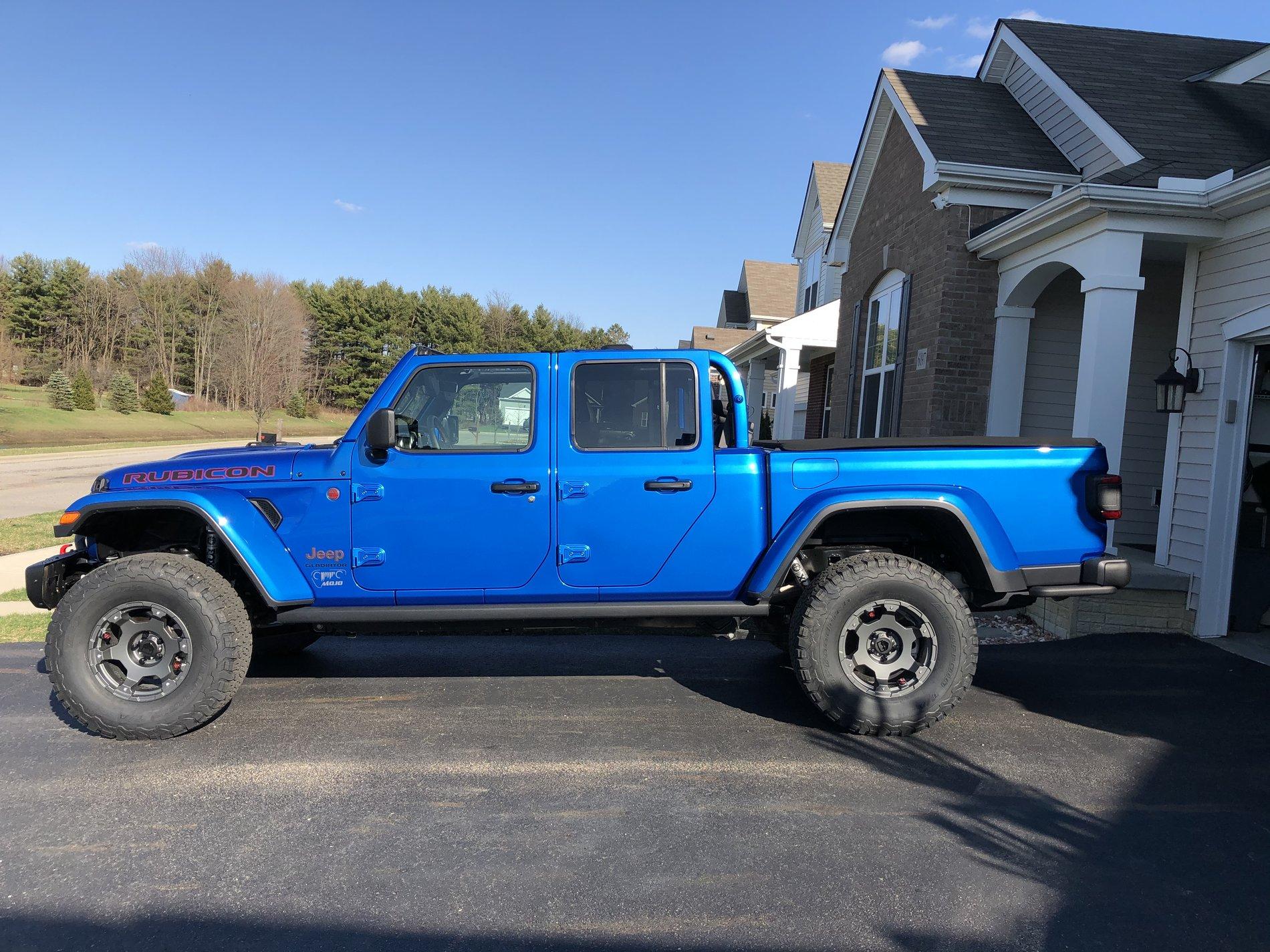 Jeep Gladiator HYDRO BLUE PEARL Gladiator JT Club 179726A9-C13A-4004-9BCE-746EAA576546