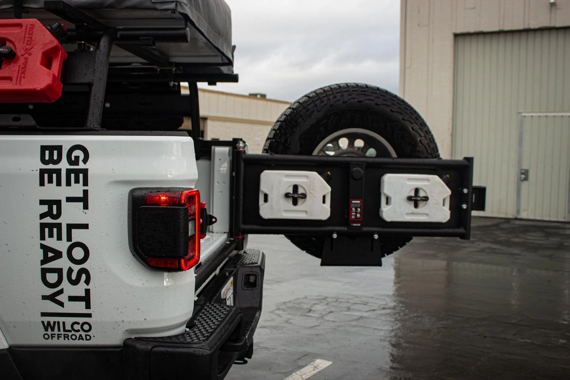 Jeep Gladiator Wilco Offroad Vertical Tailgate Mount Wilco Vertical Mount 1