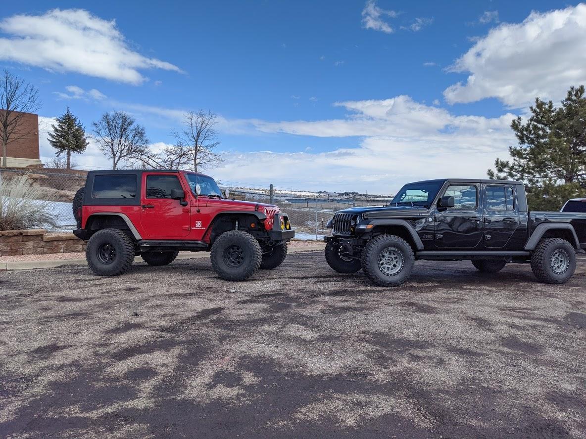 Jeep Gladiator BLACK Gladiator JT Club glad2