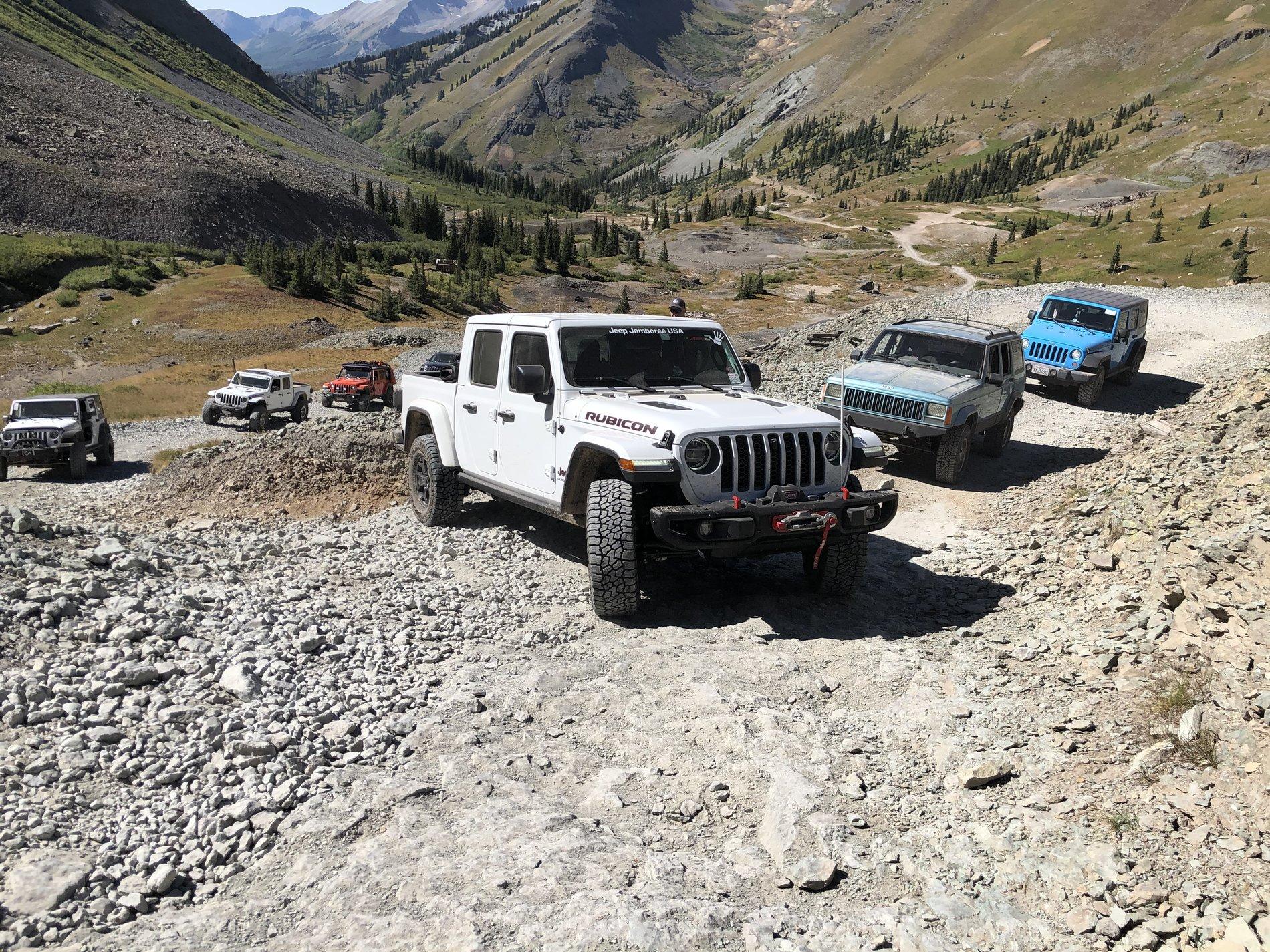 Jeep Gladiator BRIGHT WHITE Gladiator JT Club 04A38400-FE7C-4A1B-A1DA-3C9FAD500376