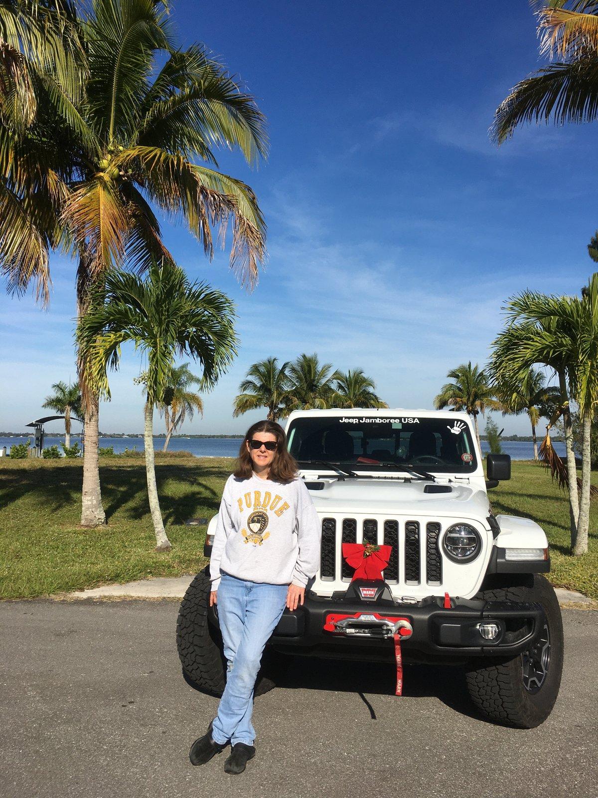 Jeep Gladiator BRIGHT WHITE Gladiator JT Club D3EFEC4F-CC6F-40AB-AEDE-52F8E1D50415