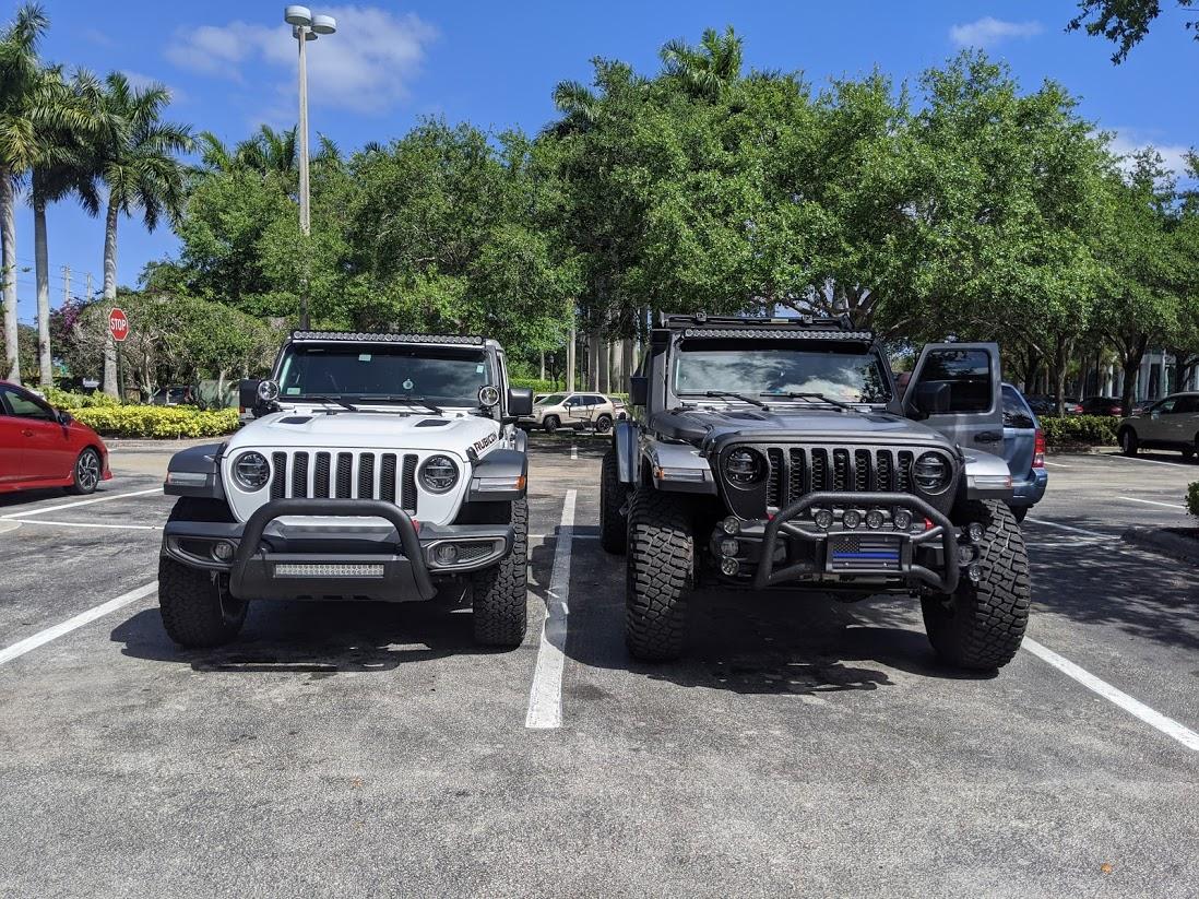 Jeep Gladiator Jeeps Parking Next To Jeeps fYEU9F1DNsylyjczKWn8sHKdQUHtF_qSBIprDKFe2wN1VjxZSniUfgCOxY_sopwcRHJCYVKqHmCuHGHYsA=w1098-h824-no
