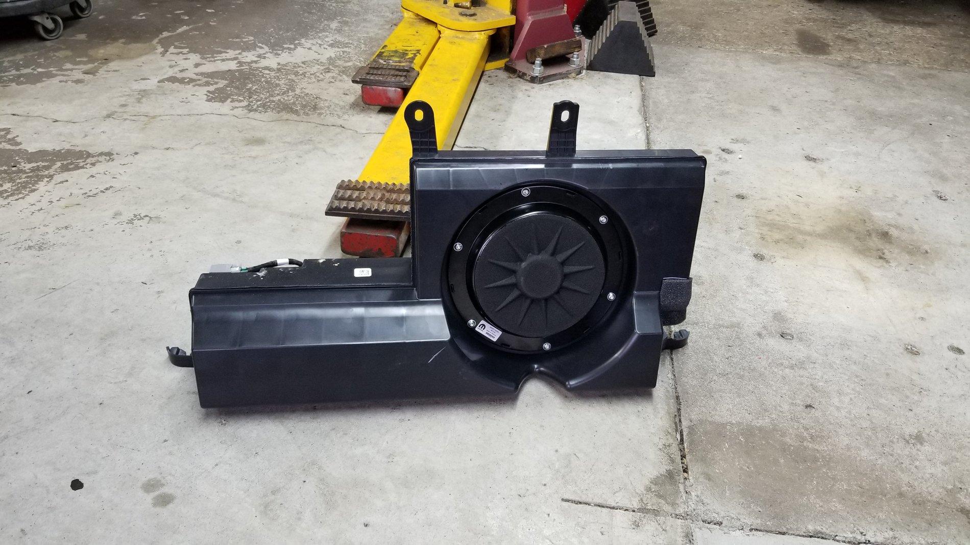 Jeep Gladiator Premium subwoofer upgrade. 20200328_165232