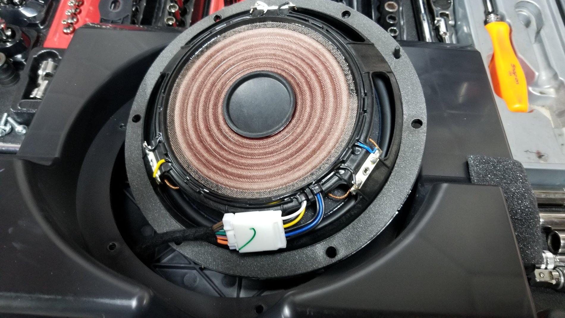 Jeep Gladiator Premium subwoofer upgrade. 20200328_133444