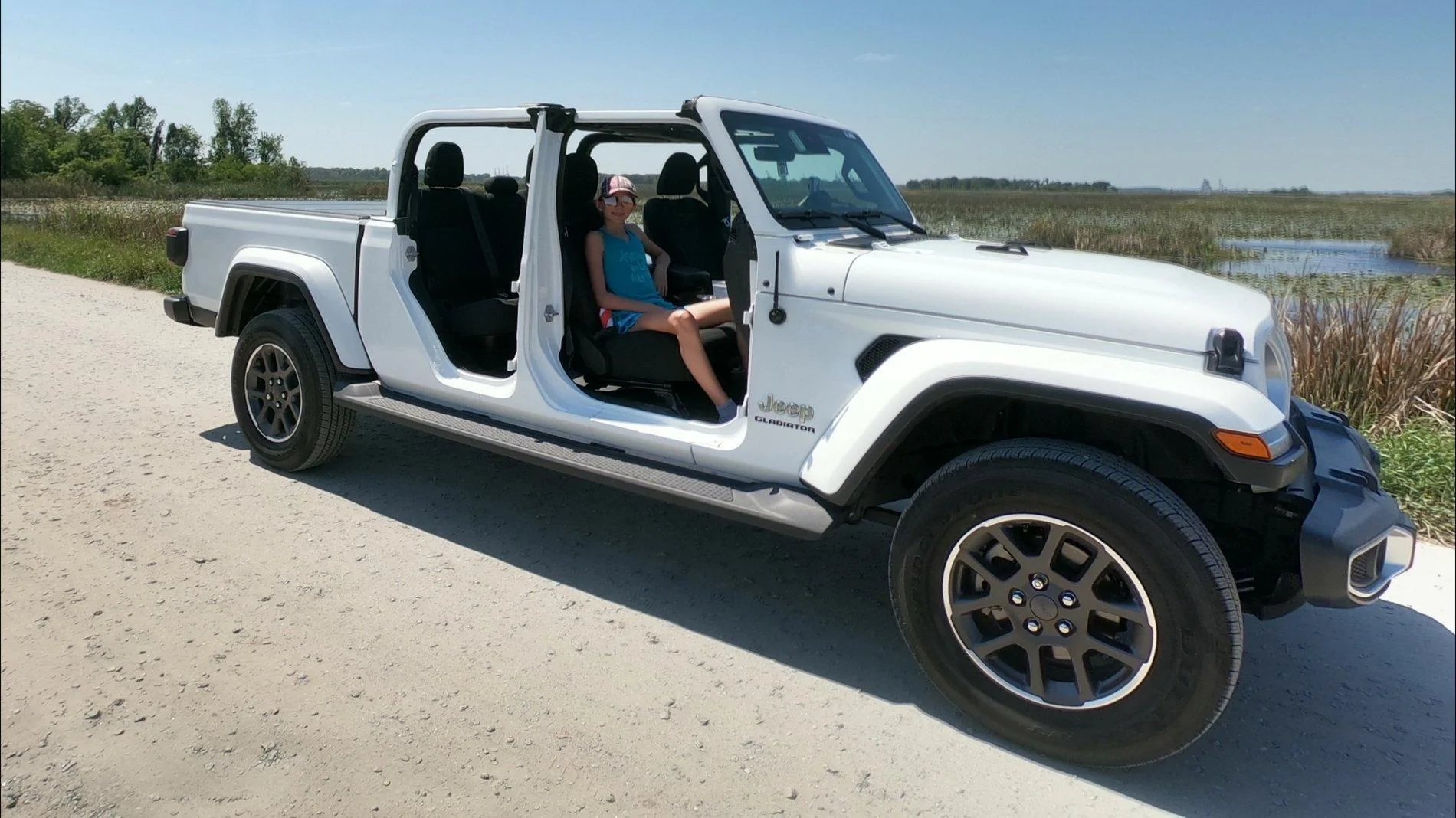 Jeep Gladiator BRIGHT WHITE Gladiator JT Club 830AA181-E144-4864-86BC-7721AF27A4A0