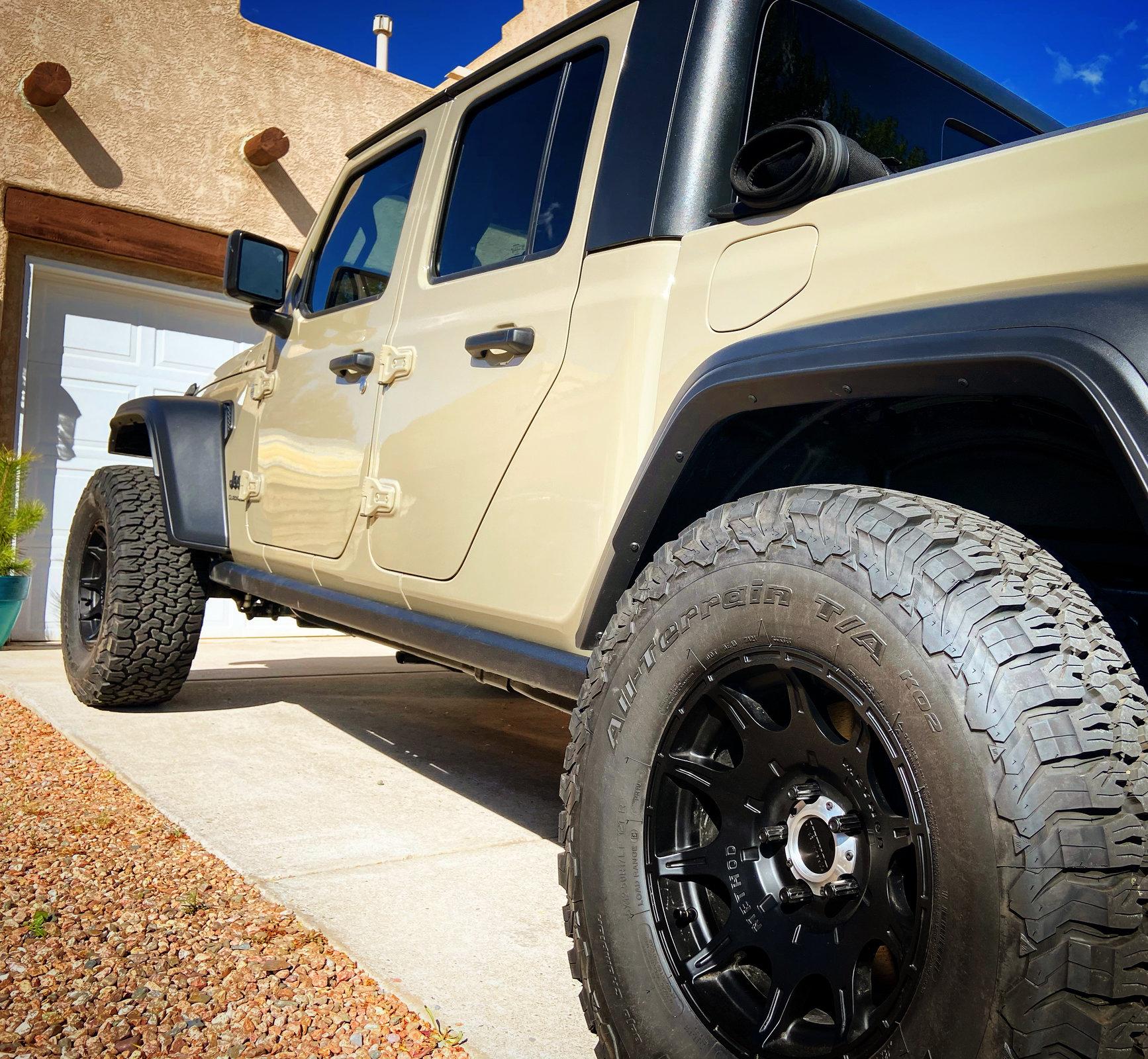 Jeep Gladiator My Gobi Tan Sport S C23BAA81-6EF7-4DC7-8036-49EC8A0F6F93