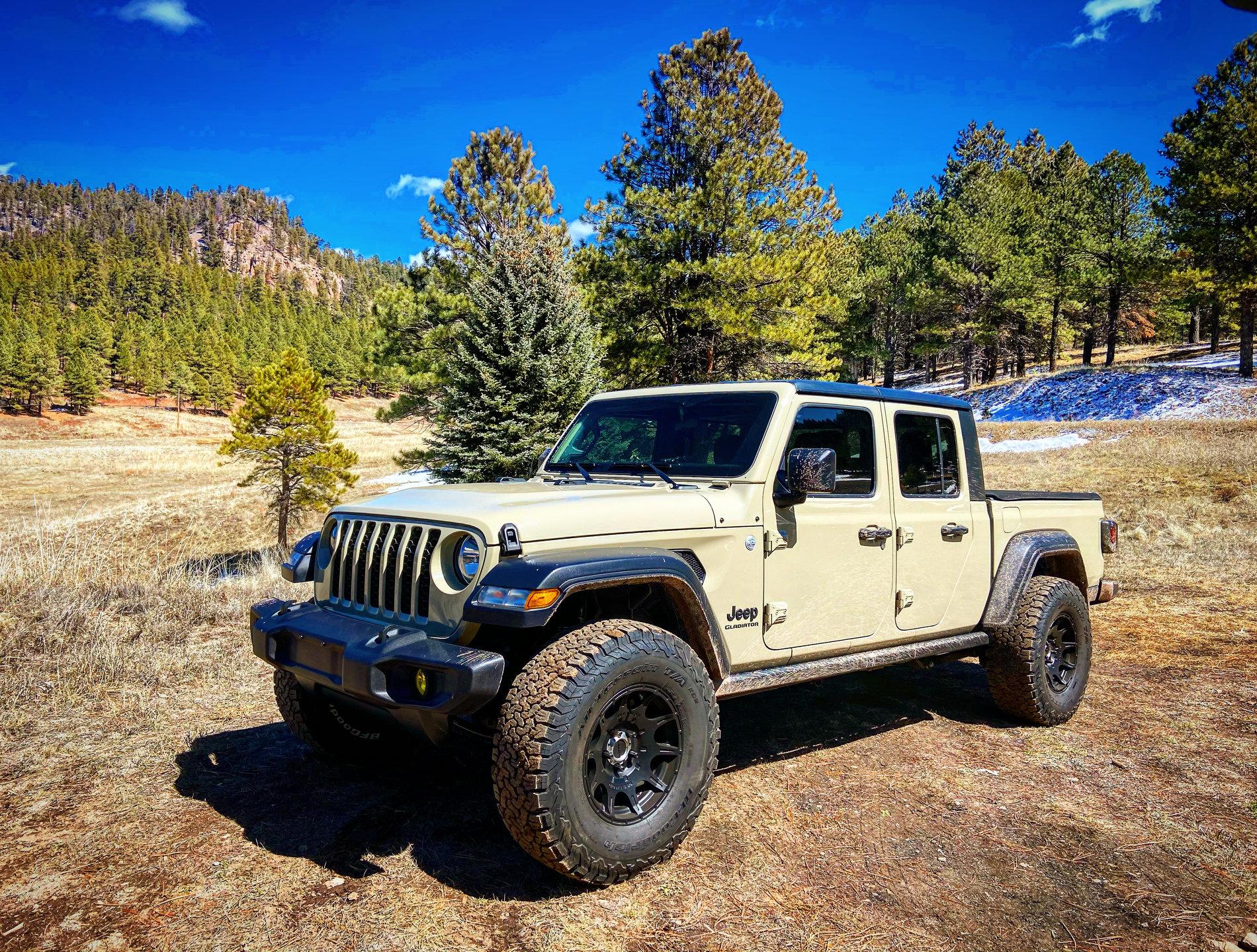 Jeep Gladiator My Gobi Tan Sport S B089120D-467D-4A54-80AF-3AC66CA68EC3