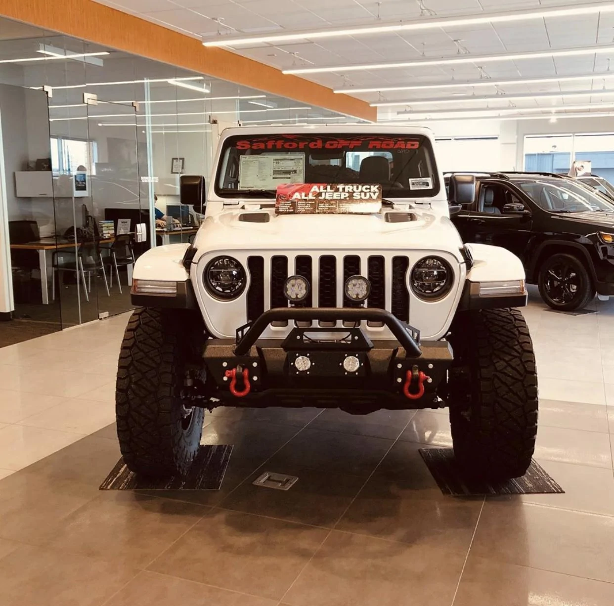 Jeep Gladiator BRIGHT WHITE Gladiator JT Club 08F0DEF6-88CB-47AF-85F3-8C62612577BD