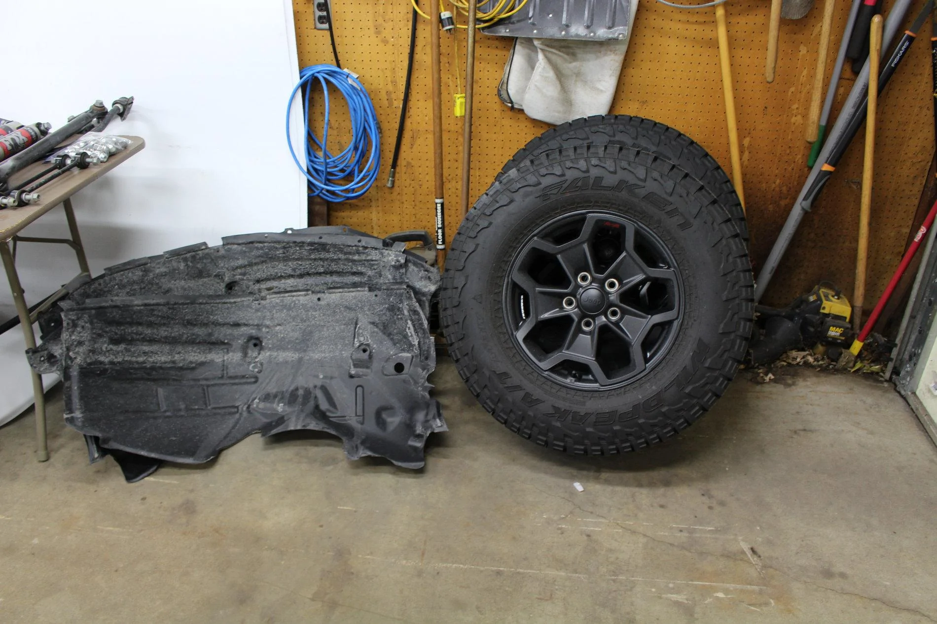 Jeep Gladiator ISO LE wheels and tires ACA51095-6EC2-482C-AB14-6824D907D615