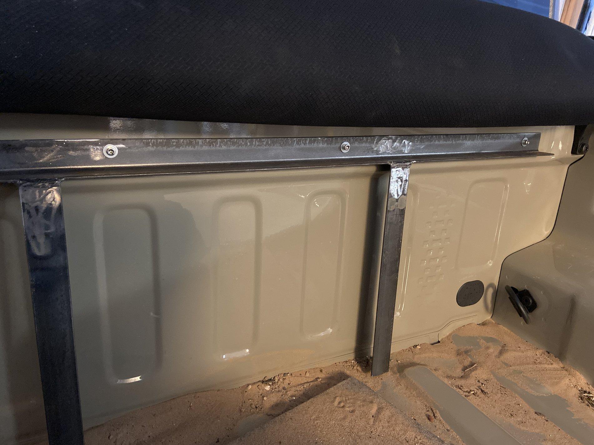 Jeep Gladiator My Gobi Tan Sport S 0C83C98A-E6EA-457A-9E45-7E3A103D667B
