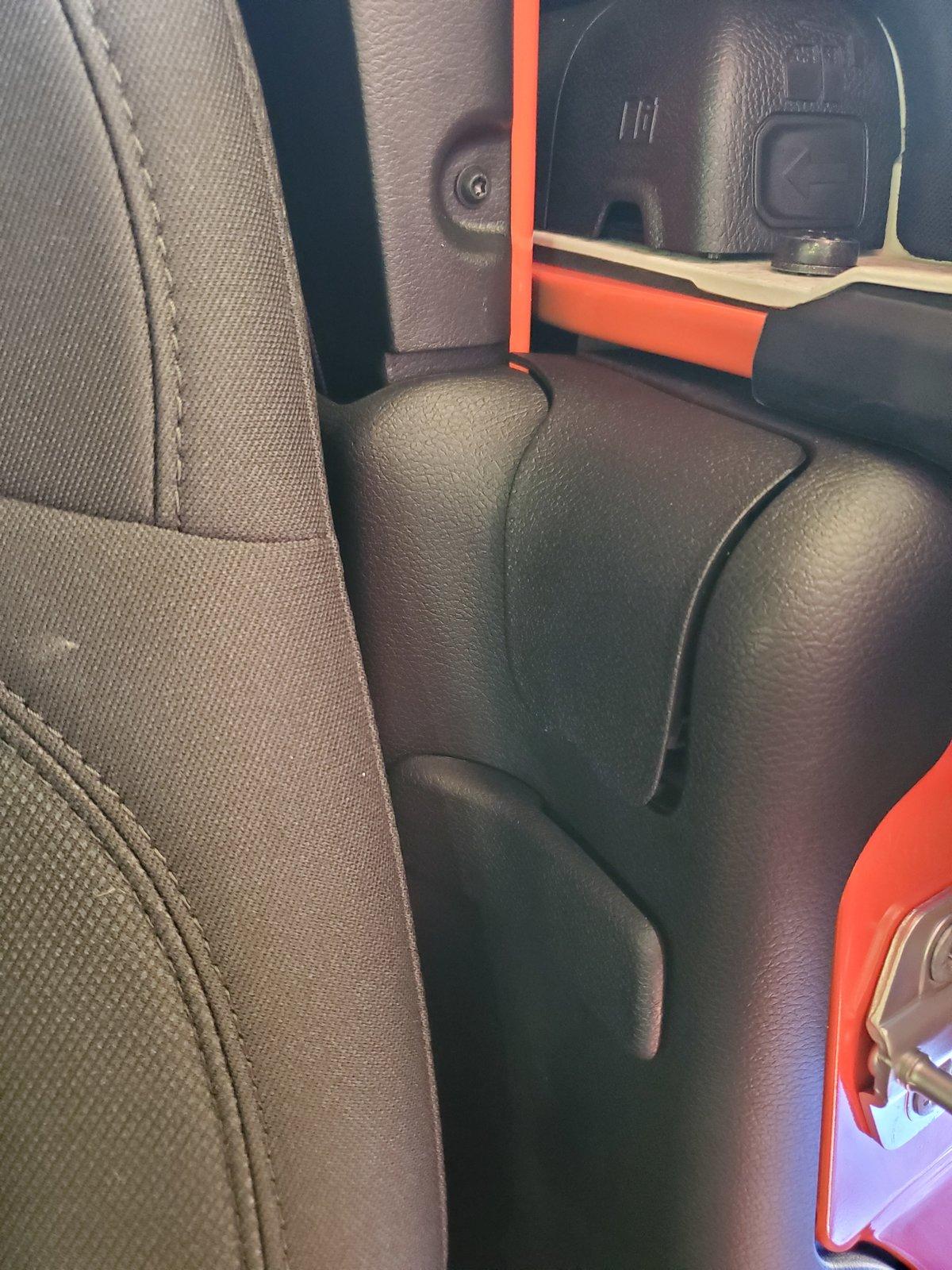 Jeep Gladiator Pro tip. Pull knob install for hard top cover. 20200331_131329