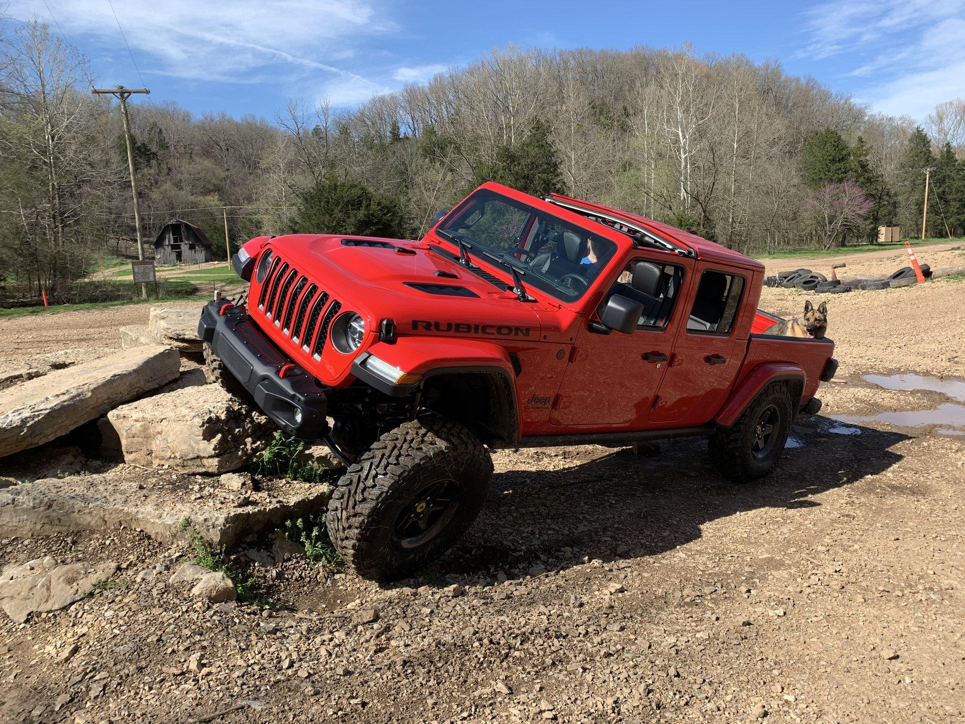 Jeep Gladiator New Gladiator 887826D2-B0C8-4B3D-830F-D62FF8916D0A