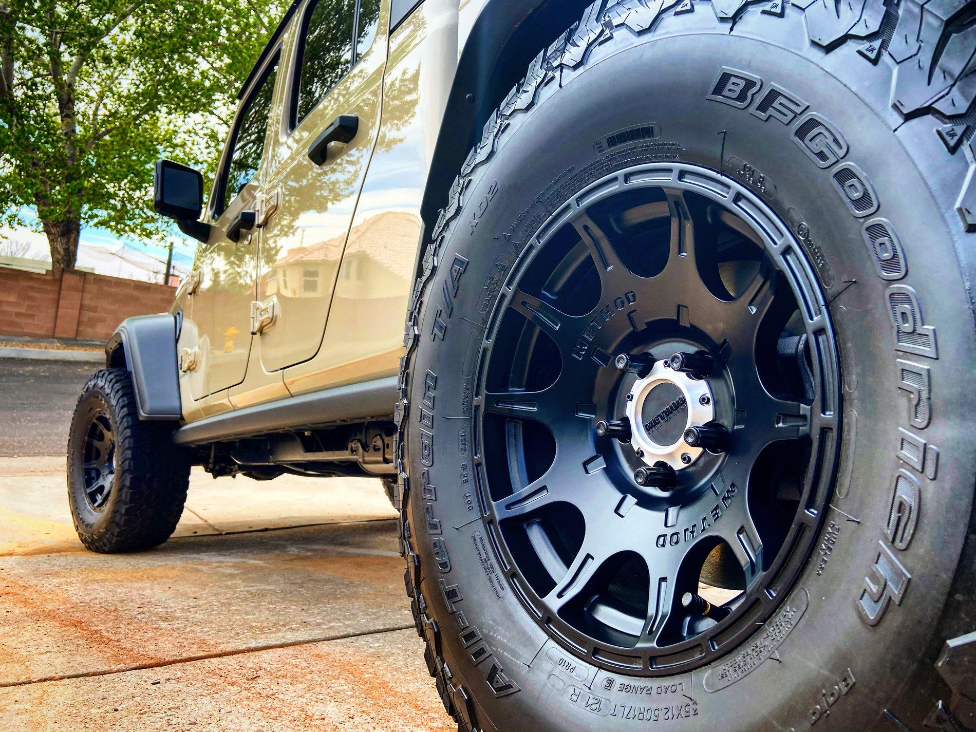 Jeep Gladiator My Gobi Tan Sport S 3E41F0B3-2635-4543-B20E-571A7890FC58