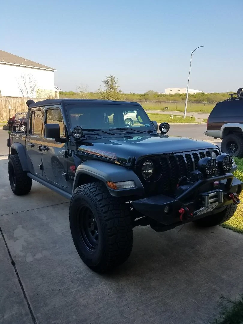 Jeep Gladiator Best rooftop tent for JT? jeep angle view on 35s