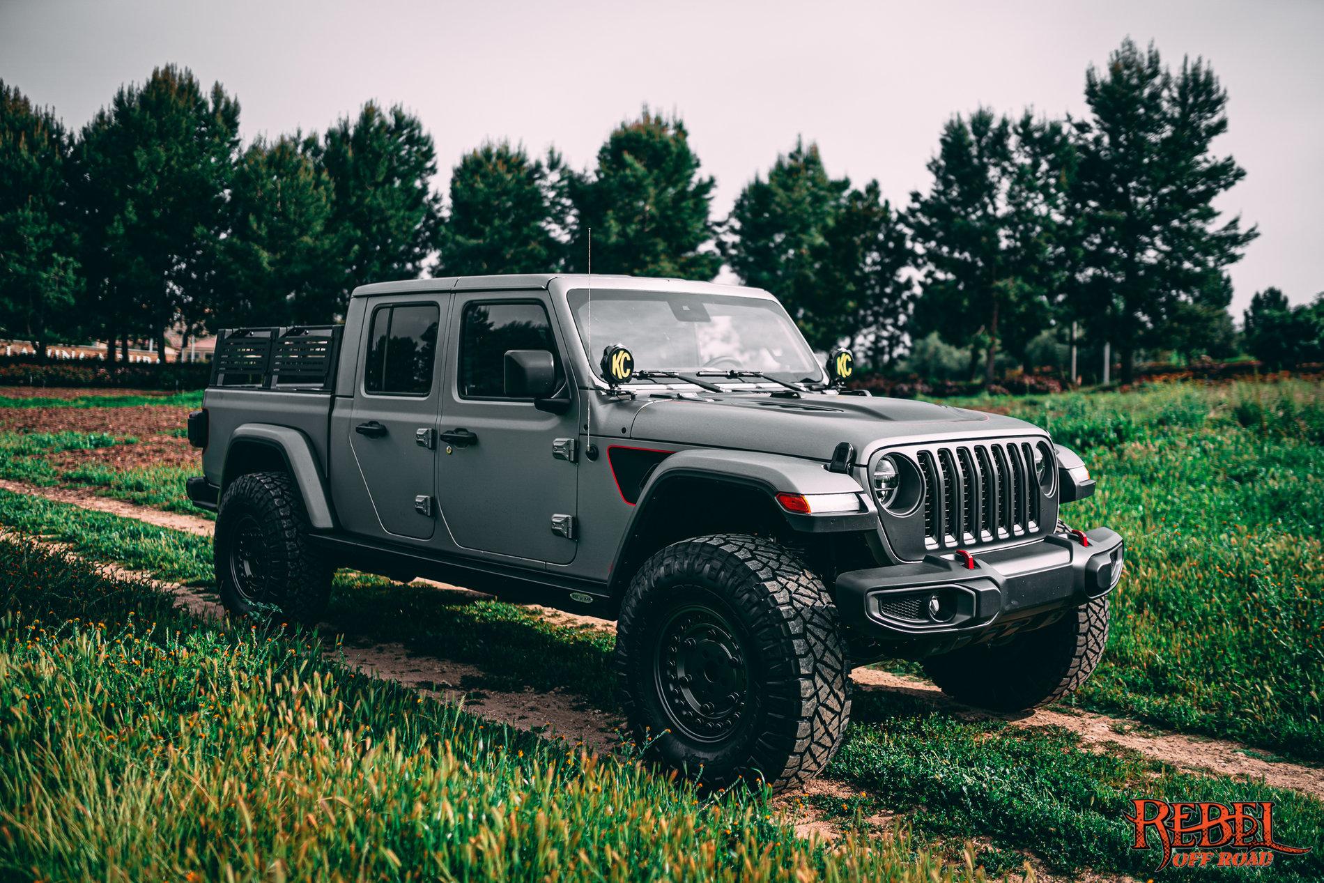 Jeep Gladiator 2020 Jeep Gladiator Brushed Aluminu with XPLOR Half Rack RebelOffRoad-00666