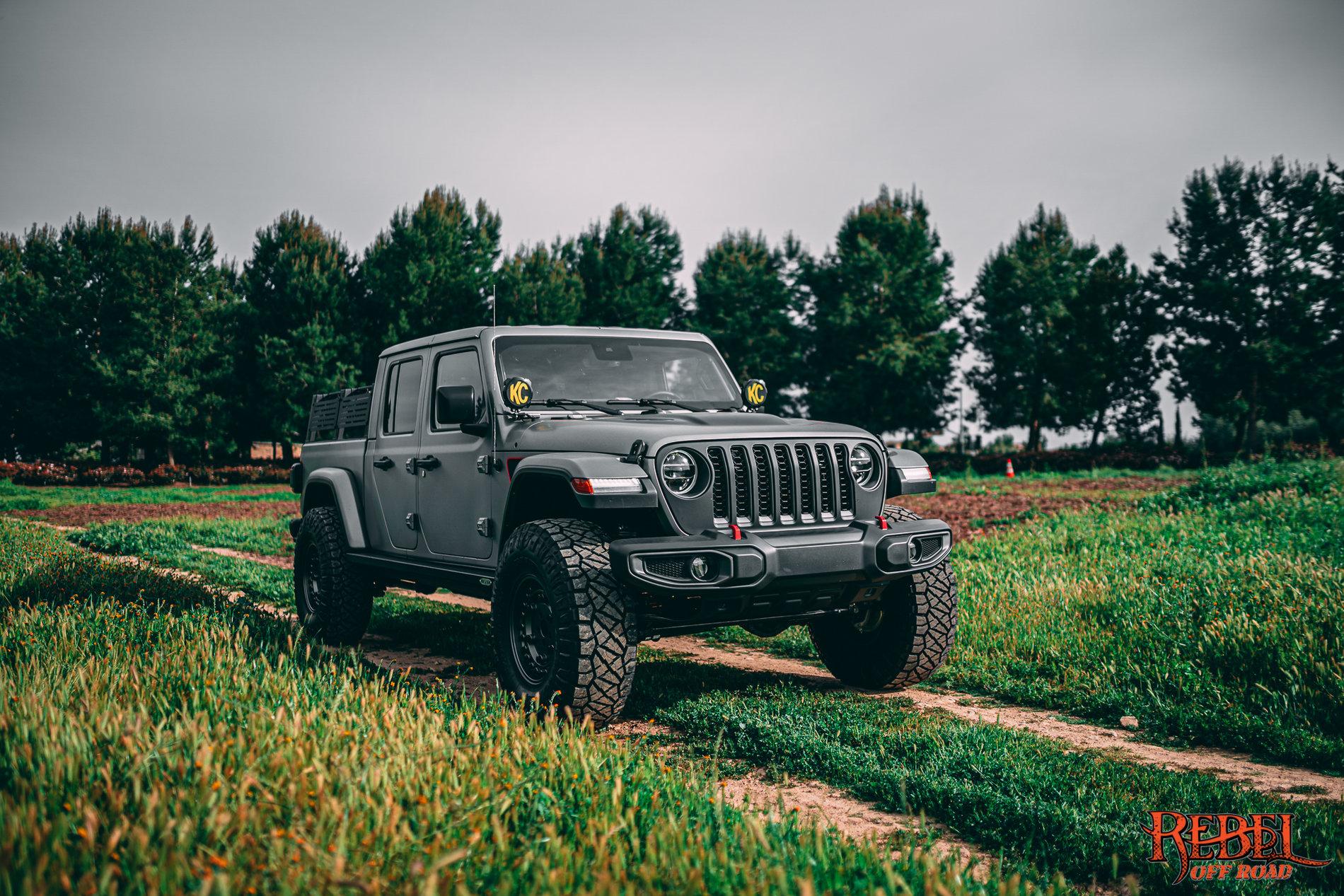 Jeep Gladiator 2020 Jeep Gladiator Brushed Aluminu with XPLOR Half Rack RebelOffRoad-00686