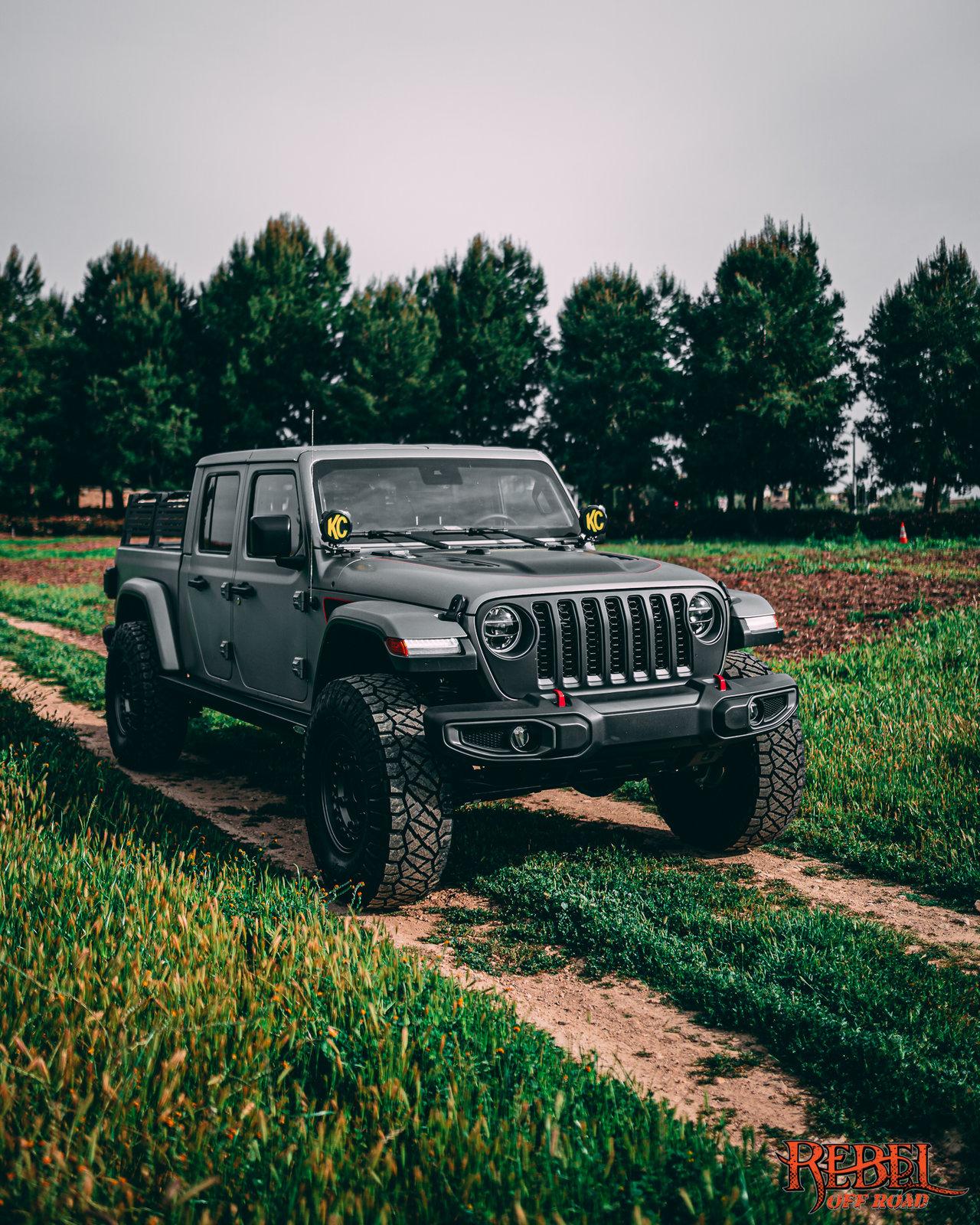 Jeep Gladiator 2020 Jeep Gladiator Brushed Aluminu with XPLOR Half Rack RebelOffRoad-00688