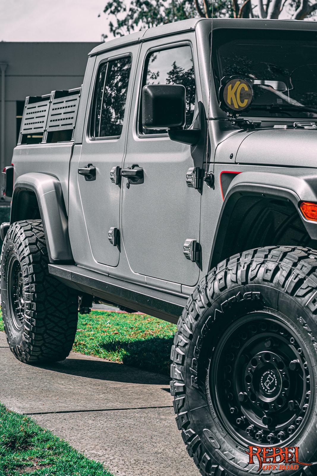 Jeep Gladiator 2020 Jeep Gladiator Brushed Aluminu with XPLOR Half Rack RebelOffRoad-00817