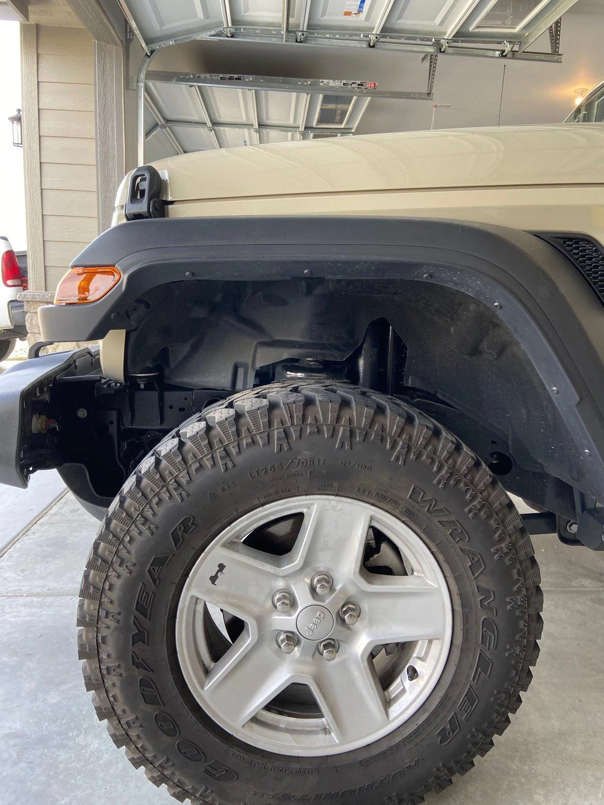 Jeep Gladiator FS: Sport S Wheels and Tires+2 spares After Level