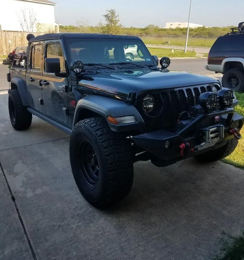 Jeep Gladiator Rampage Bumper jeep angle view on 35s (2)