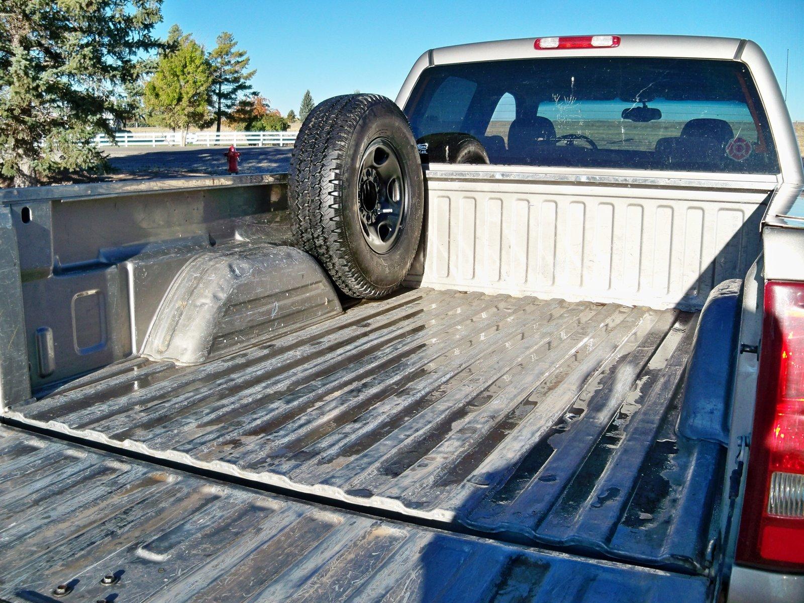 Jeep Gladiator 37-inch spare tire solution for running around town and easy trails? 14451871_0