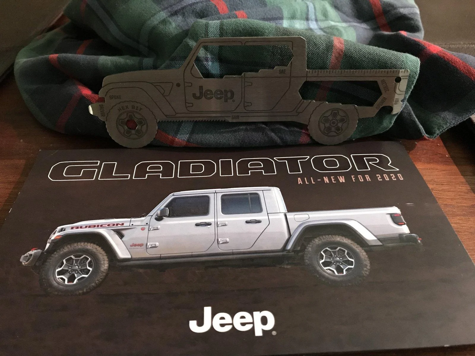 Jeep Gladiator Gladiator brochure with multi-tool MOnf8EWkTcKLLY%Bcijveg