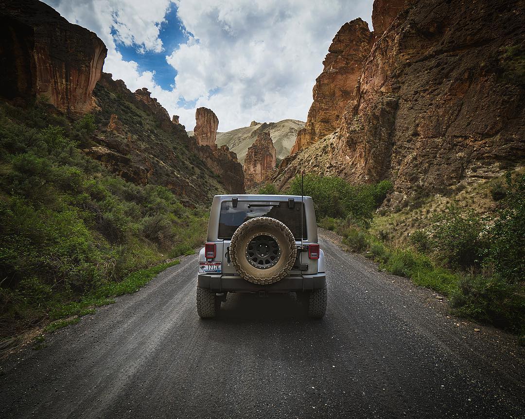 Jeep Gladiator Current and former Jeep owners 31229398_2177414559154332_1324080950694379520_n