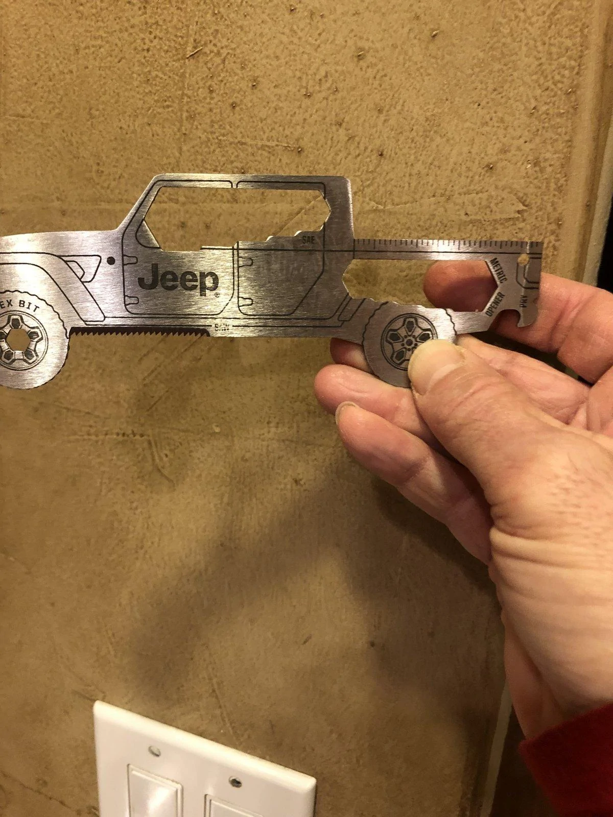Jeep Gladiator Gladiator brochure with multi-tool 3CB6C261-4D3C-45FC-B1F9-3A2A7876D9BC