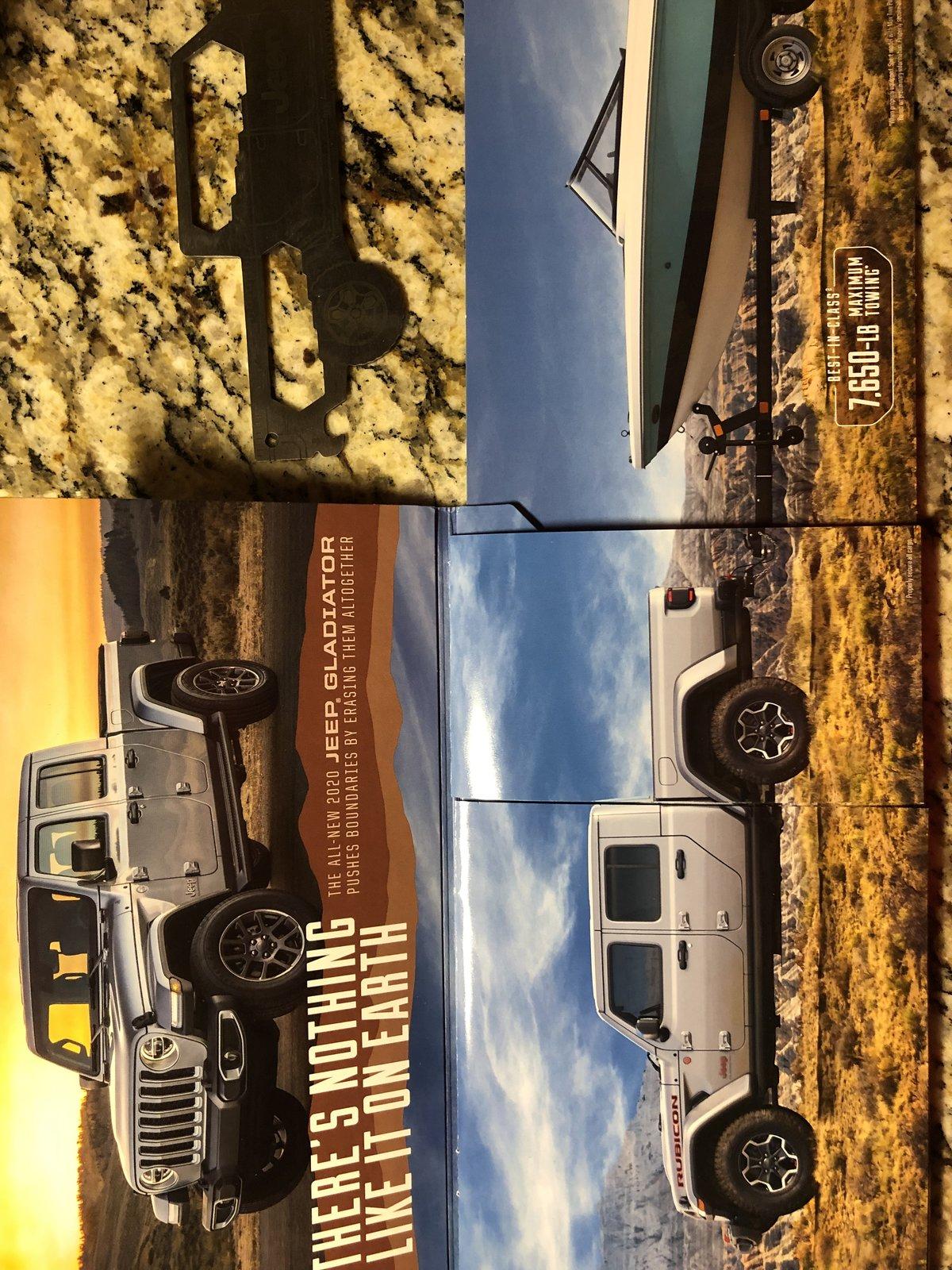 Jeep Gladiator Gladiator brochure with multi-tool 7ED8AEC9-F0B2-443C-9B11-7444330A2FD8