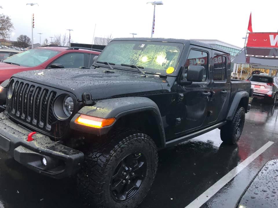 Jeep Gladiator BLACK Gladiator JT Club Black-Gladiator-Jeep-3