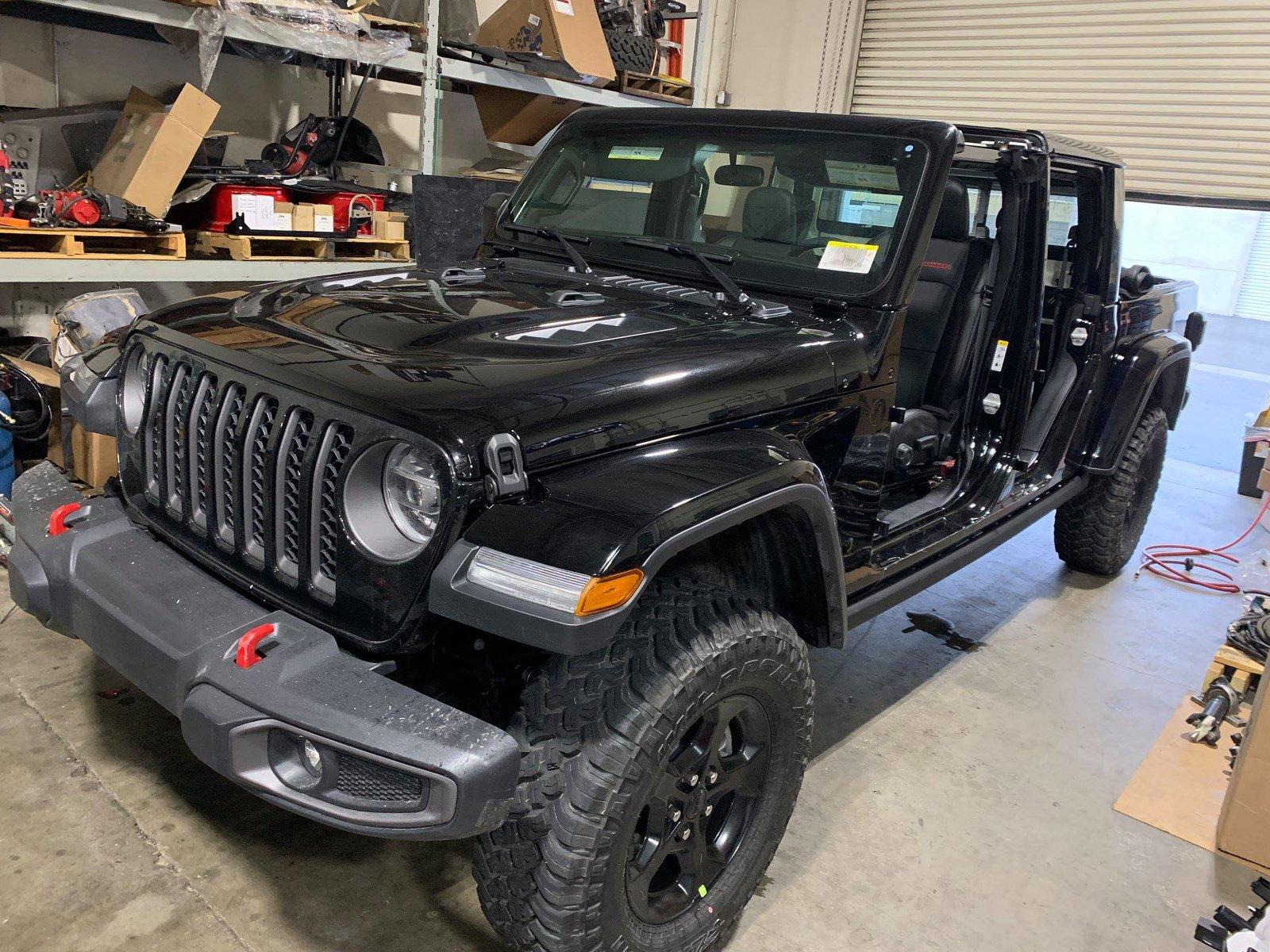 Jeep Gladiator Gladiator racing at King of the Hammers (by Savvy Off Road)! Jeep-Gladiator-Pickup-King-of-the-Hammer-Build-50626739_2096278187100826_5526868138169204736_o