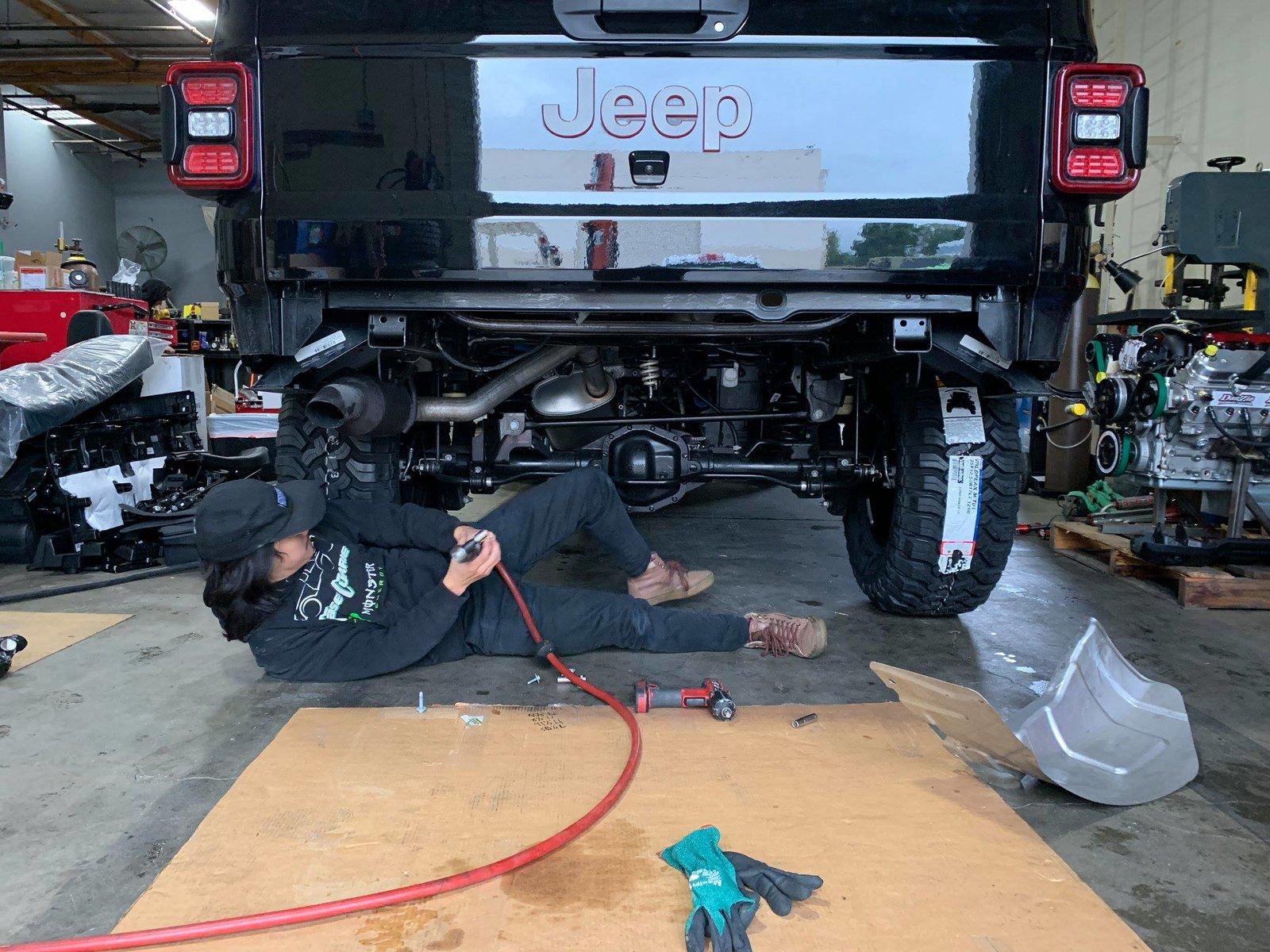 Jeep Gladiator Gladiator racing at King of the Hammers (by Savvy Off Road)! Jeep-Gladiator-Pickup-King-of-the-Hammer-Build-50056147_2096278170434161_7004414455102570496_o