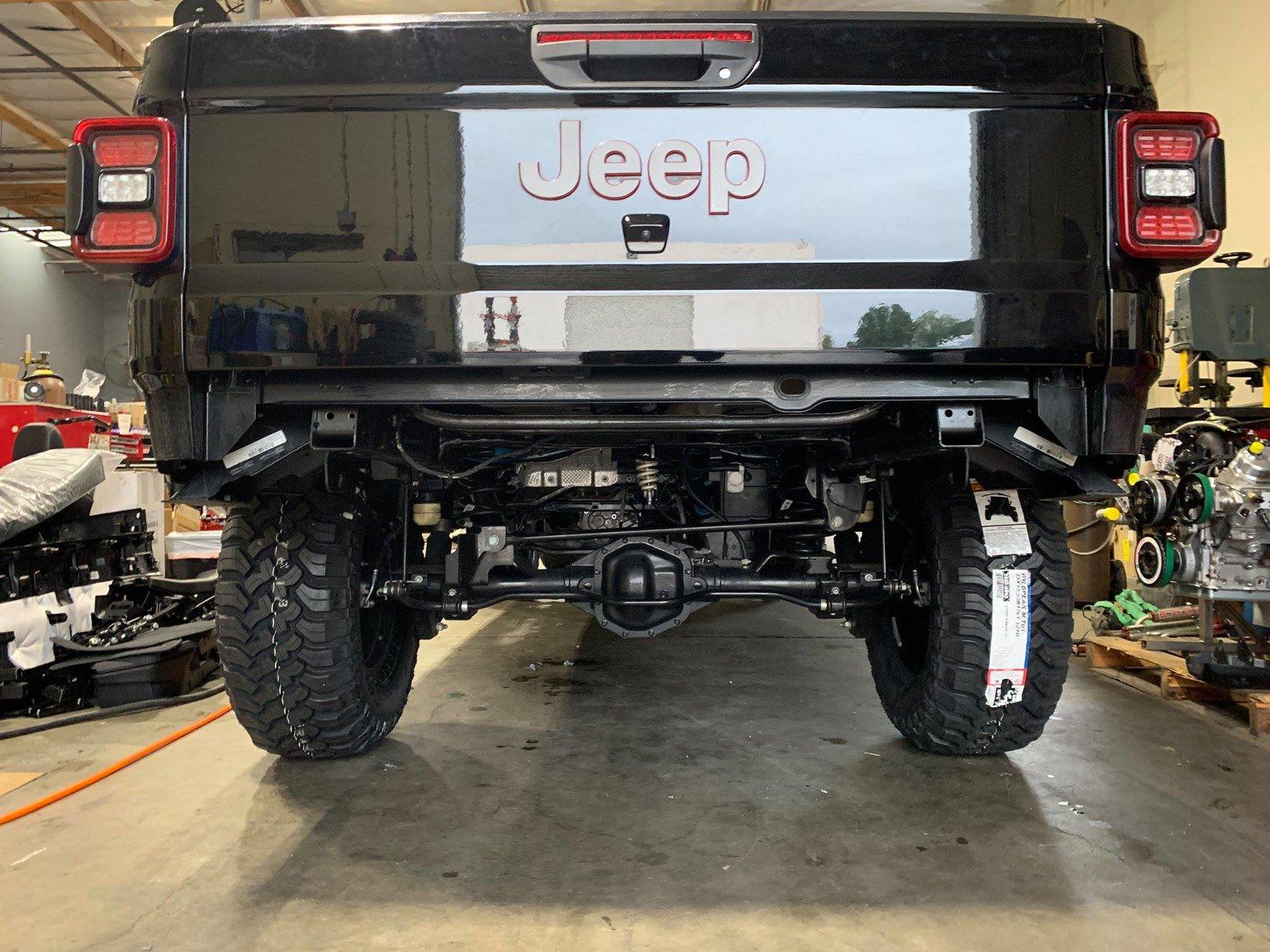 Jeep Gladiator Gladiator racing at King of the Hammers (by Savvy Off Road)! Jeep-Gladiator-Pickup-King-of-the-Hammer-Build-50337686_2096278403767471_6362285353650356224_o