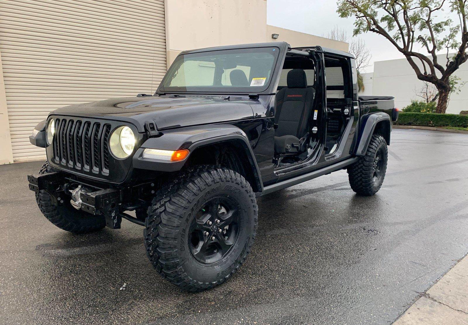 Jeep Gladiator BLACK Gladiator JT Club Jeep-Gladiator-Pickup-King-of-the-Hammer-Build-50121363_2096278523767459_4110168004442980352_o