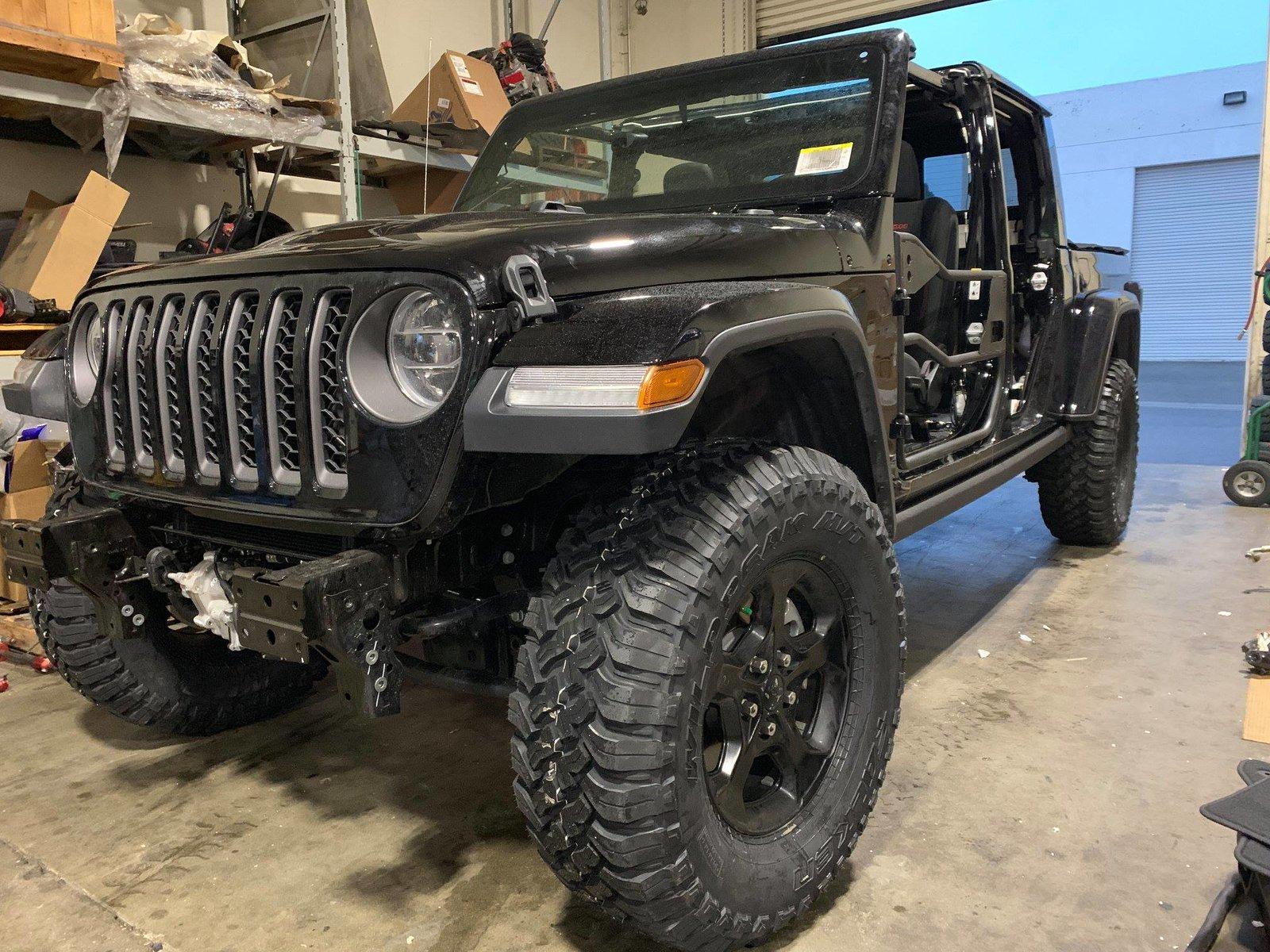 Jeep Gladiator BLACK Gladiator JT Club Jeep-Gladiator-Pickup-King-of-the-Hammer-Build-50276841_2096278357100809_2619717067426758656_o