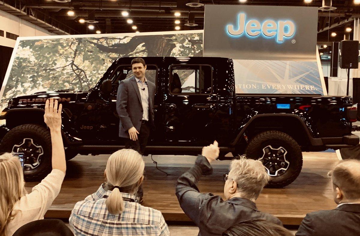 Jeep Gladiator BLACK Gladiator JT Club Black-Jeep-Gladiator-Picku