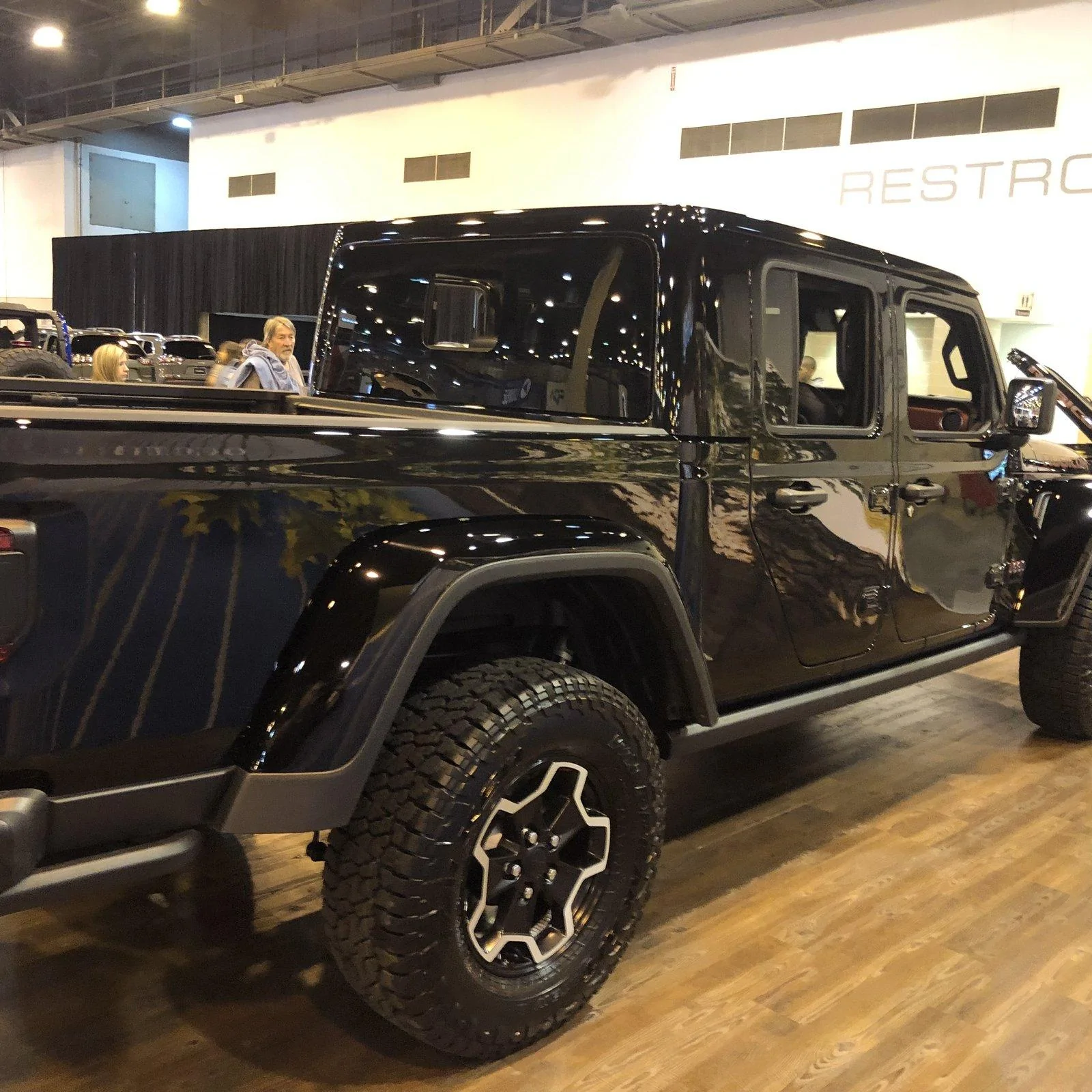 Jeep Gladiator Gladiator bed box depth / height is 17.5" from floor to top of rail E638D9D9-A450-4AAC-86C6-F0E28A1230E7