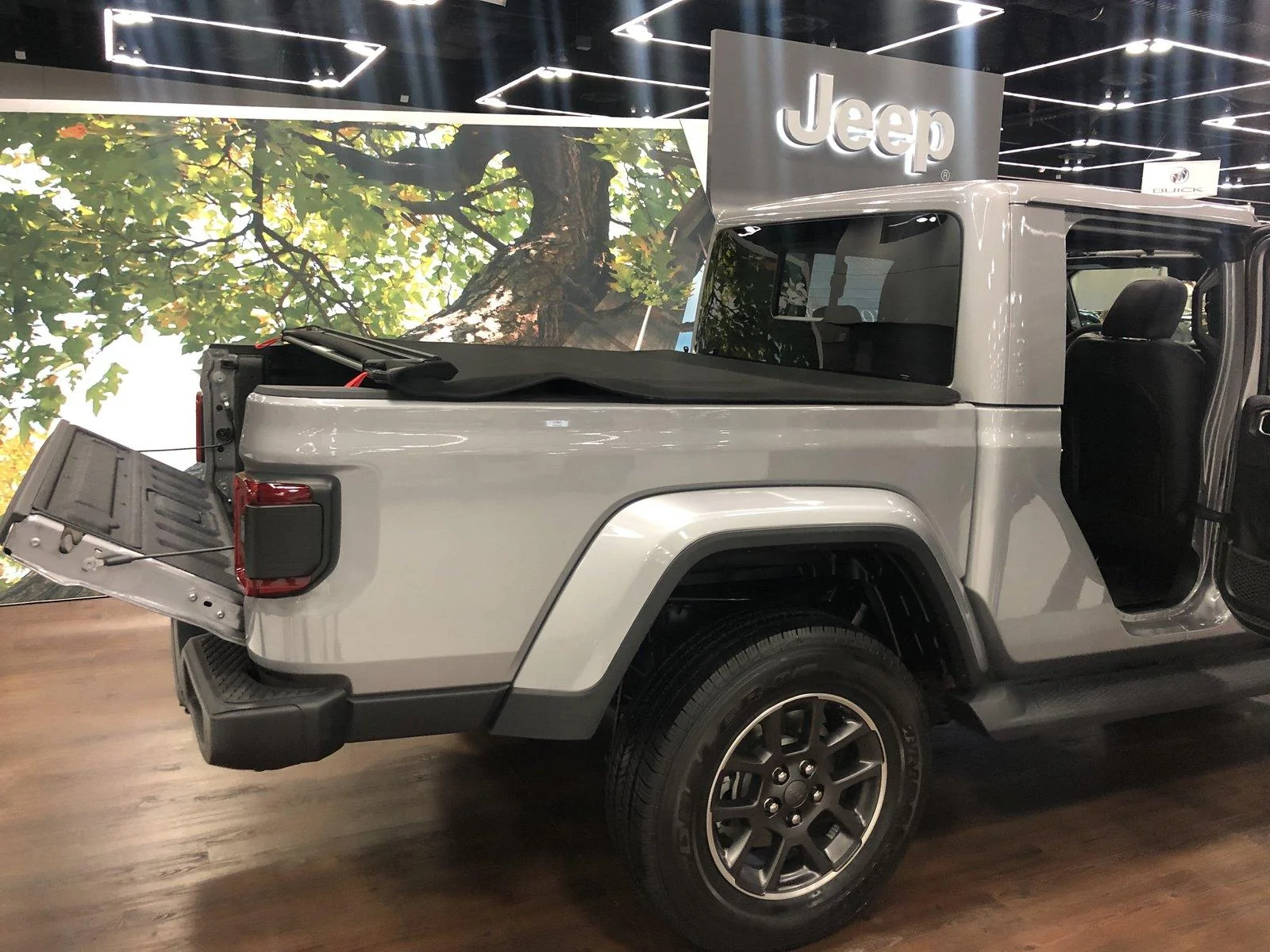 Jeep Gladiator JT sightings at consumer to shows? 99281E07-178B-43C6-92DD-07CF0639565E