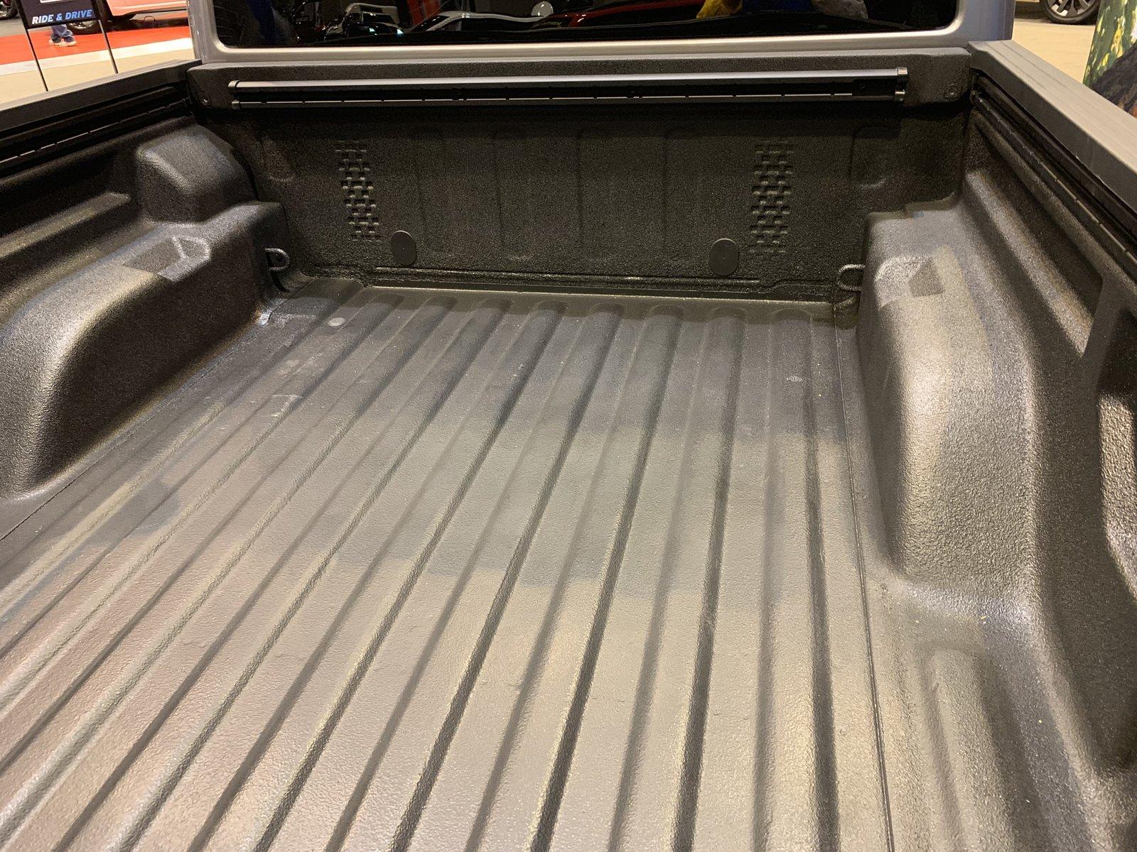 Jeep Gladiator Gladiator bed box depth / height is 17.5" from floor to top of rail IMG_0189.JPG