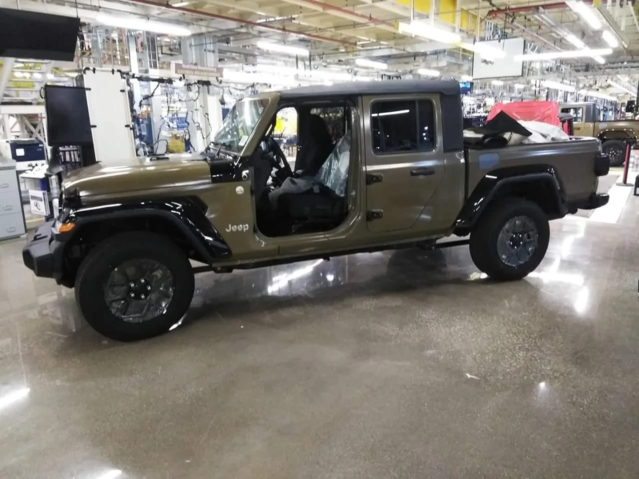 Jeep Gladiator Gator Gladiator JT Club 8B3CACA7-C064-4648-90C6-014BB412875A