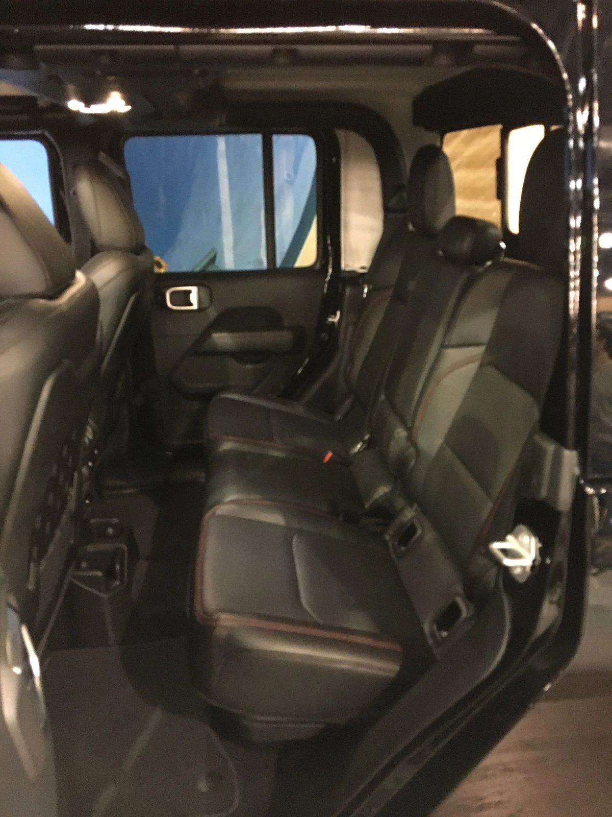 Jeep Gladiator BLACK Gladiator JT Club CA35EE5B-BBEB-4393-BE6F-50E35192E59B