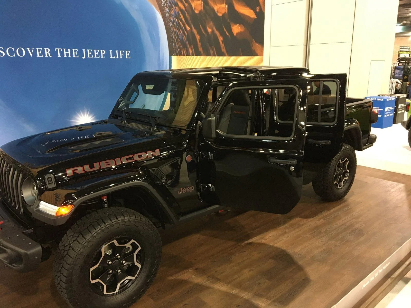 Jeep Gladiator BLACK Gladiator JT Club 662C526B-118E-4741-80CF-DA33DD9A3A44