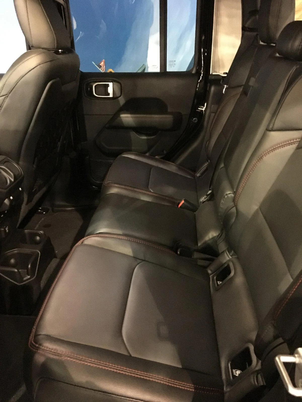 Jeep Gladiator BLACK Gladiator JT Club 83C59059-5B91-4AF6-A41B-17DB1CDC7966