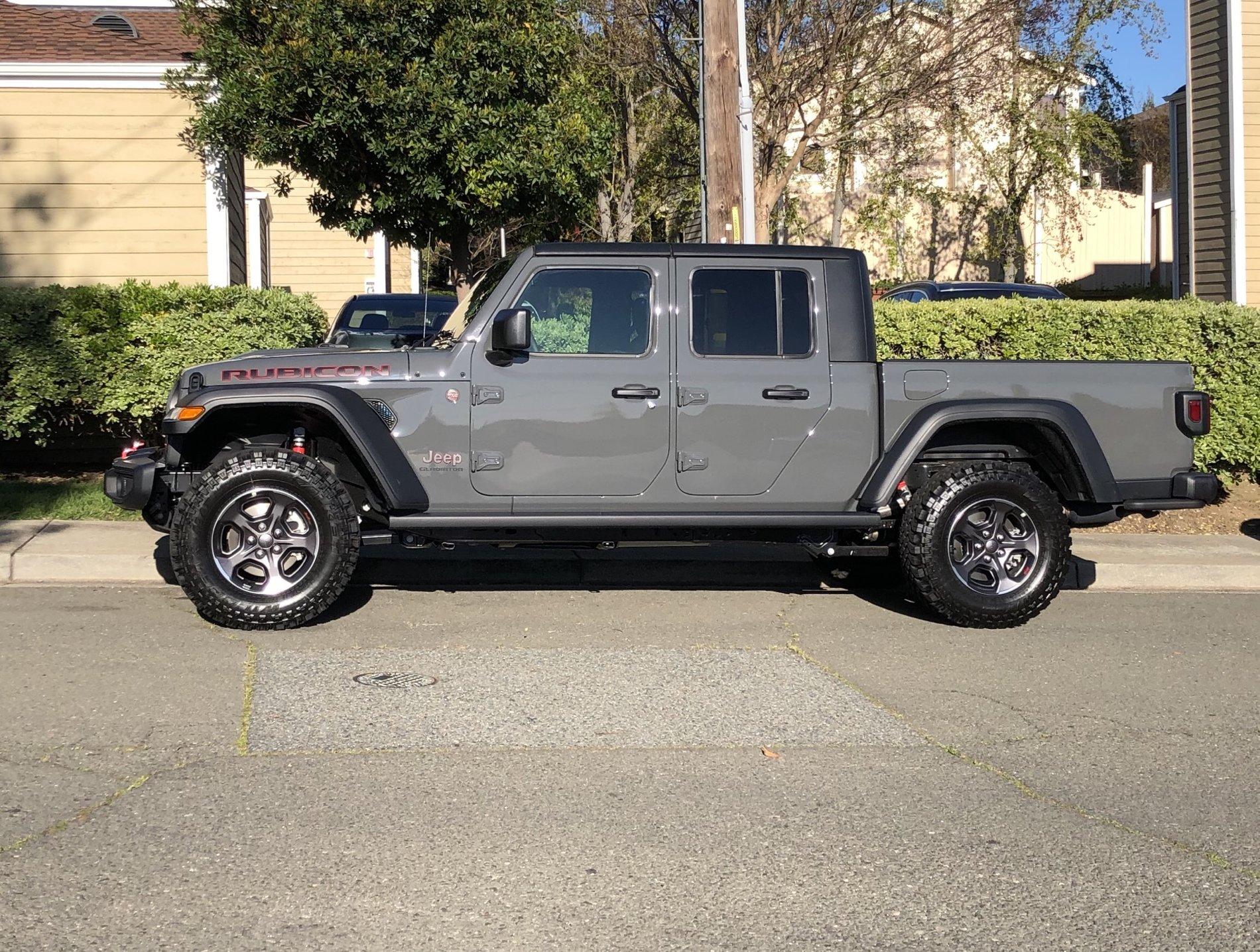 Jeep Gladiator Gladiator vs Tacoma IMO 92A2A3D1-D6D3-4DFA-ACAA-FD19E20169C4