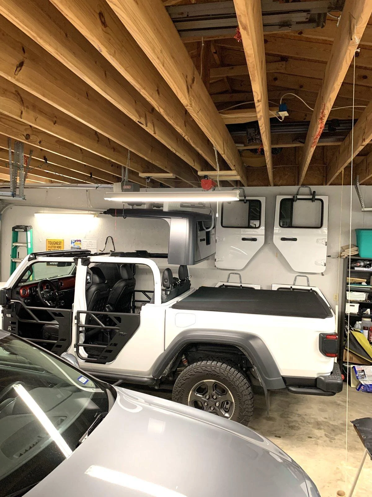 Jeep Gladiator Lange Originals Hoist-a-Top Image-5