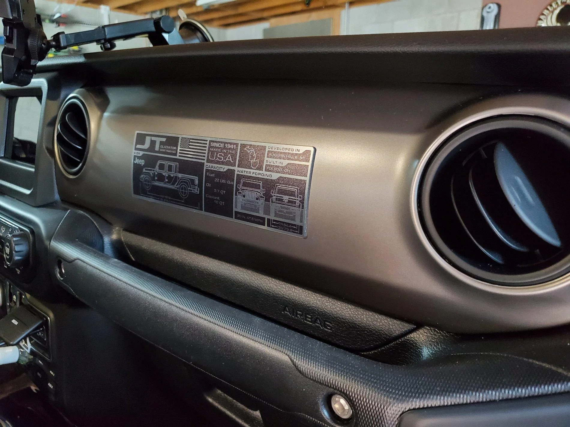 Jeep Gladiator JT Hauk Dash Plate 20200404_180728