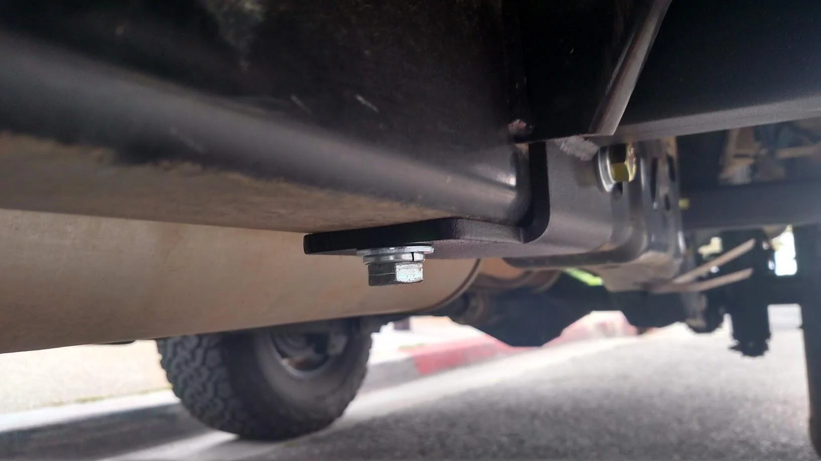 Jeep Gladiator Rock Rails Thread mid attachment